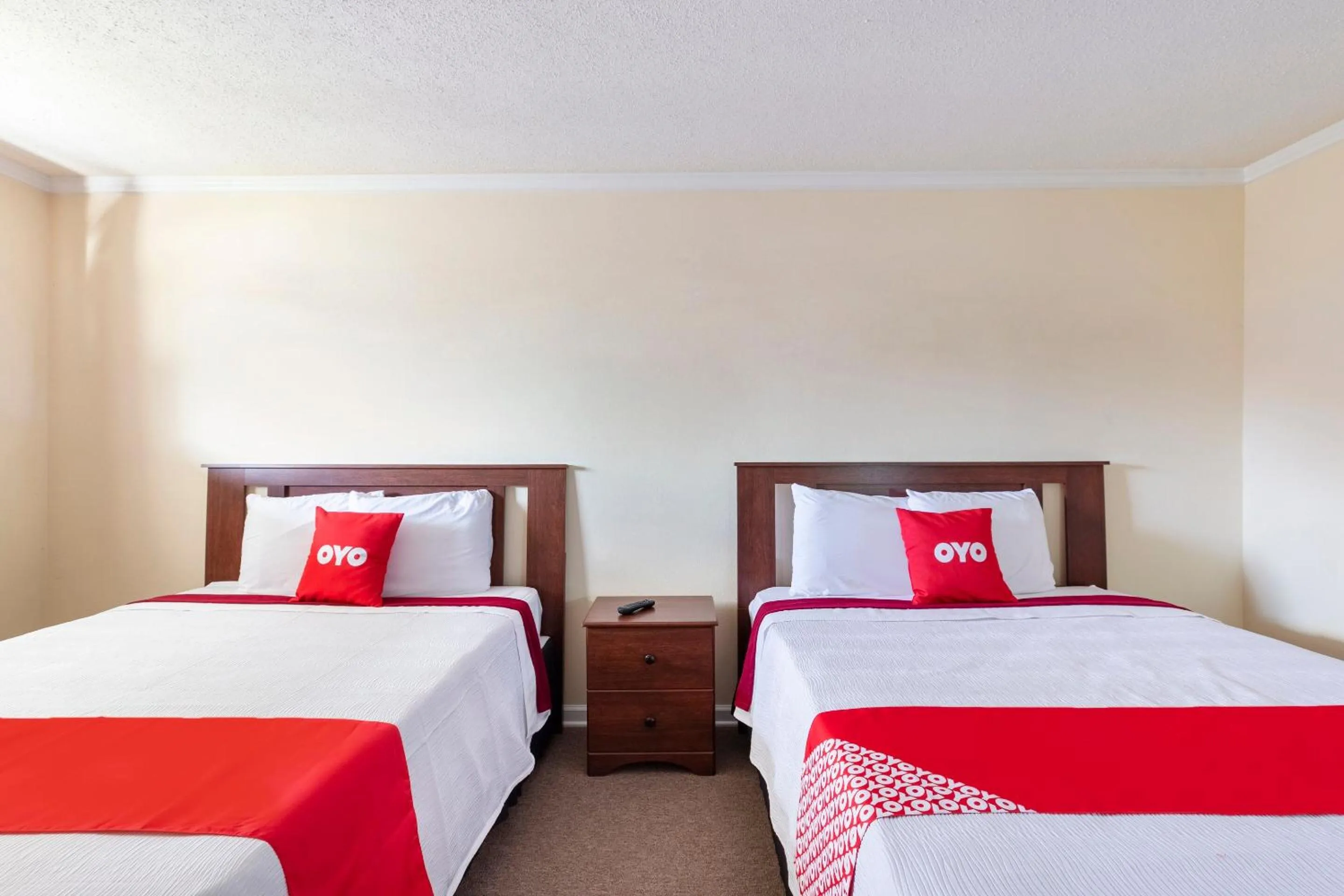 Bedroom, Bed in OYO Hotel Cave City KY