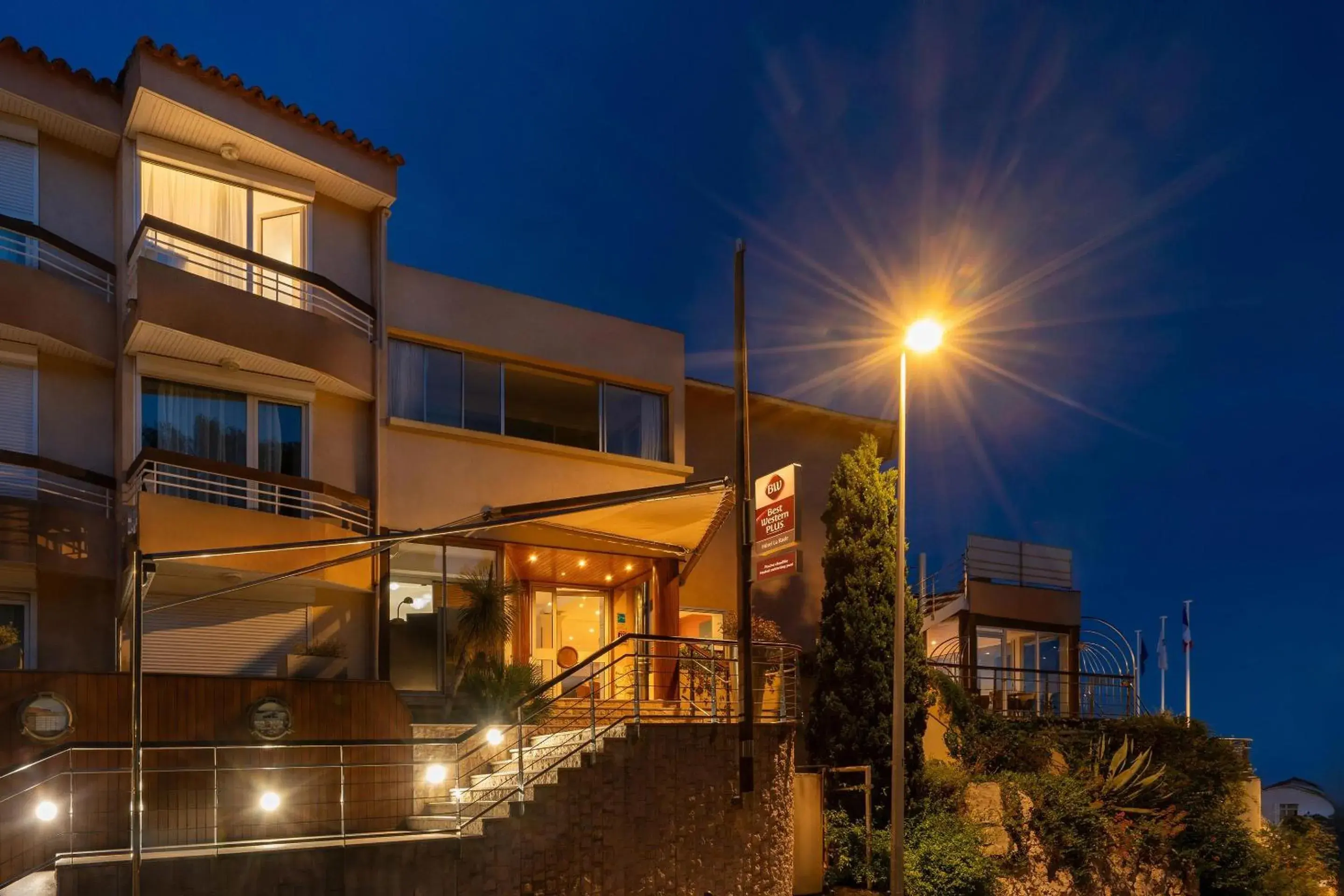 Property building in Best Western Plus Hôtel la Rade Property building in Best Western Plus Hôtel la Rade