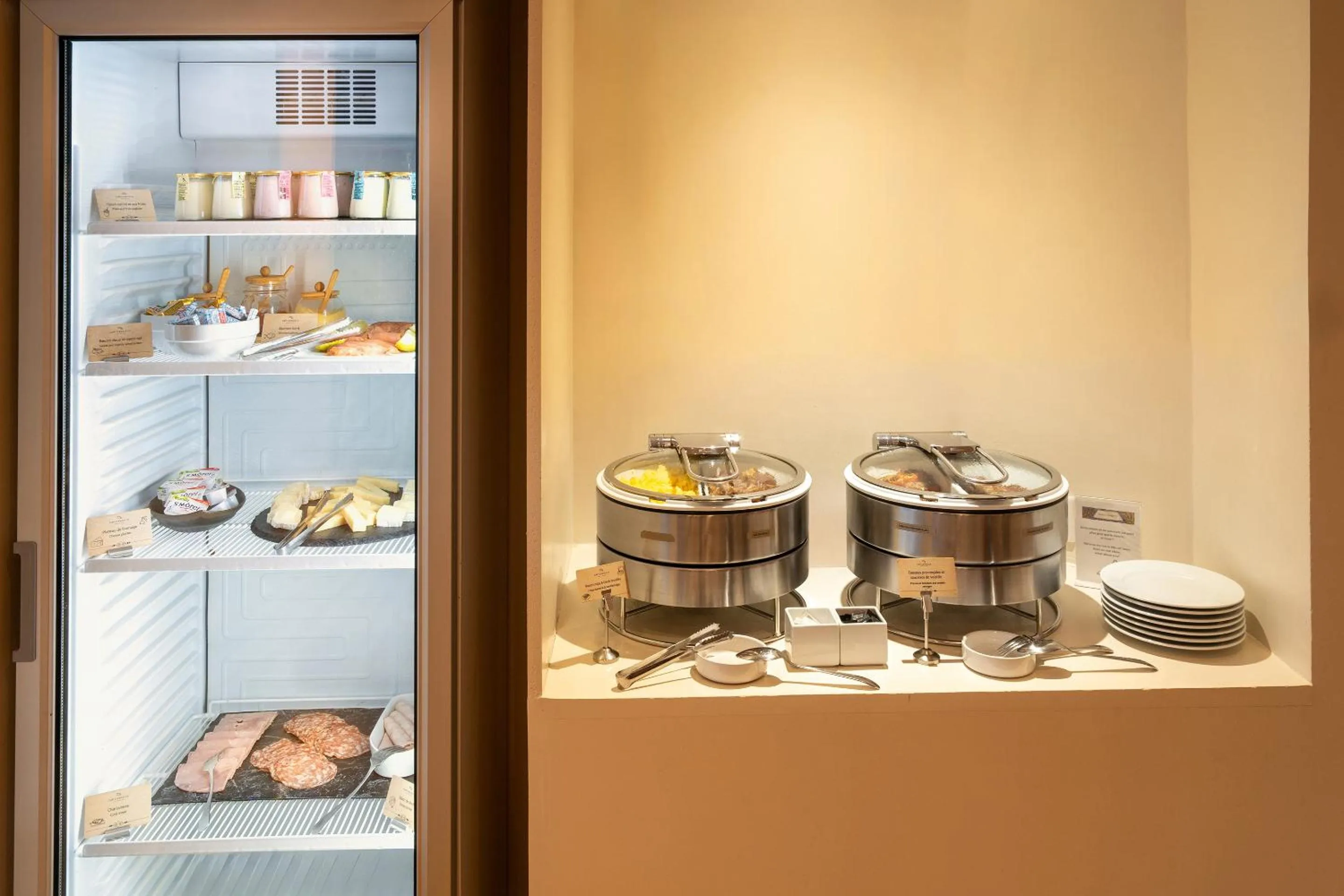 Buffet breakfast in Best Western Plus Hôtel la Rade