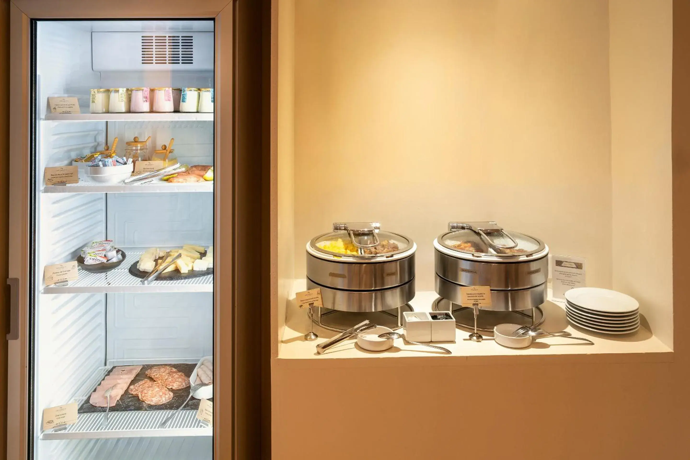 Buffet breakfast in Best Western Plus Hôtel la Rade Buffet breakfast in Best Western Plus Hôtel la Rade