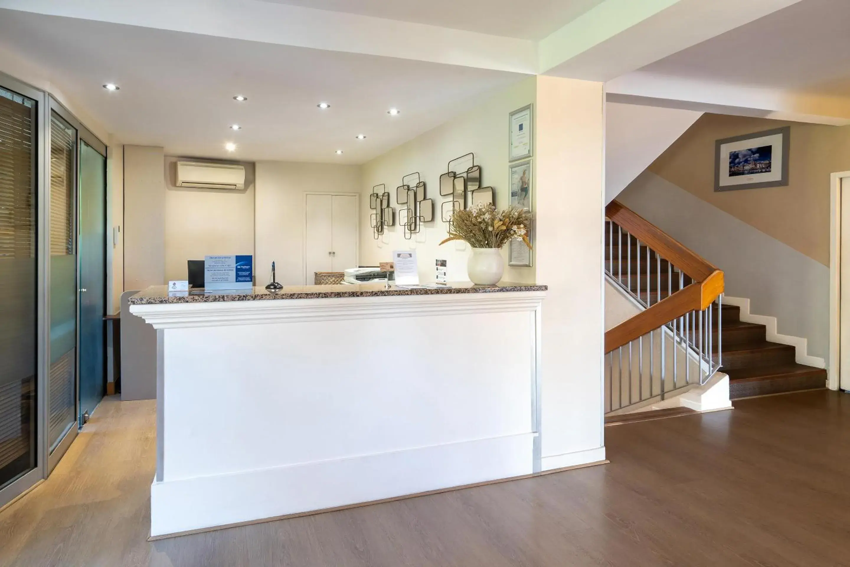 Lobby or reception in Best Western Plus Hôtel la Rade Lobby or reception in Best Western Plus Hôtel la Rade