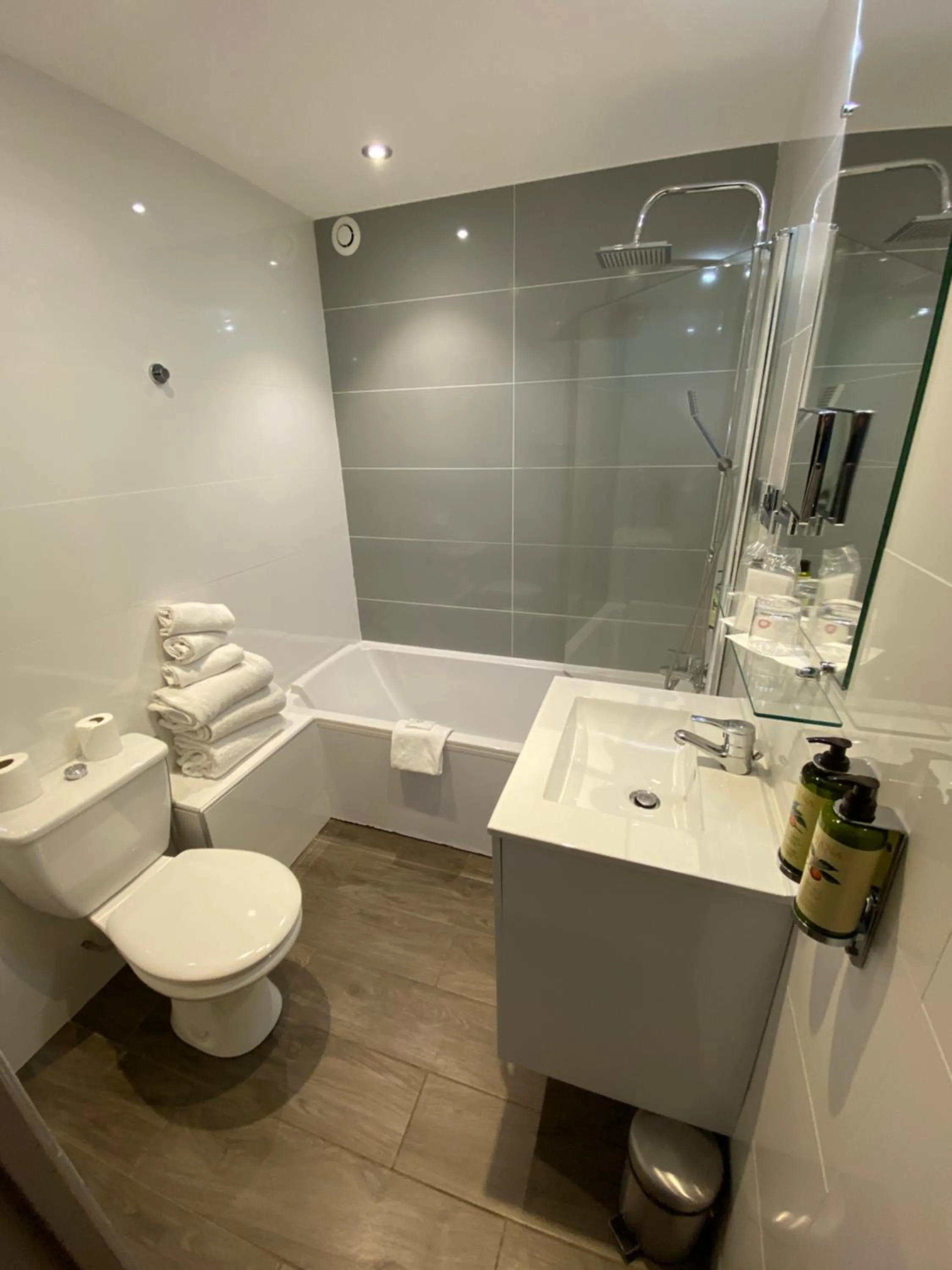 Bathroom in Best Western Plus Hôtel la Rade