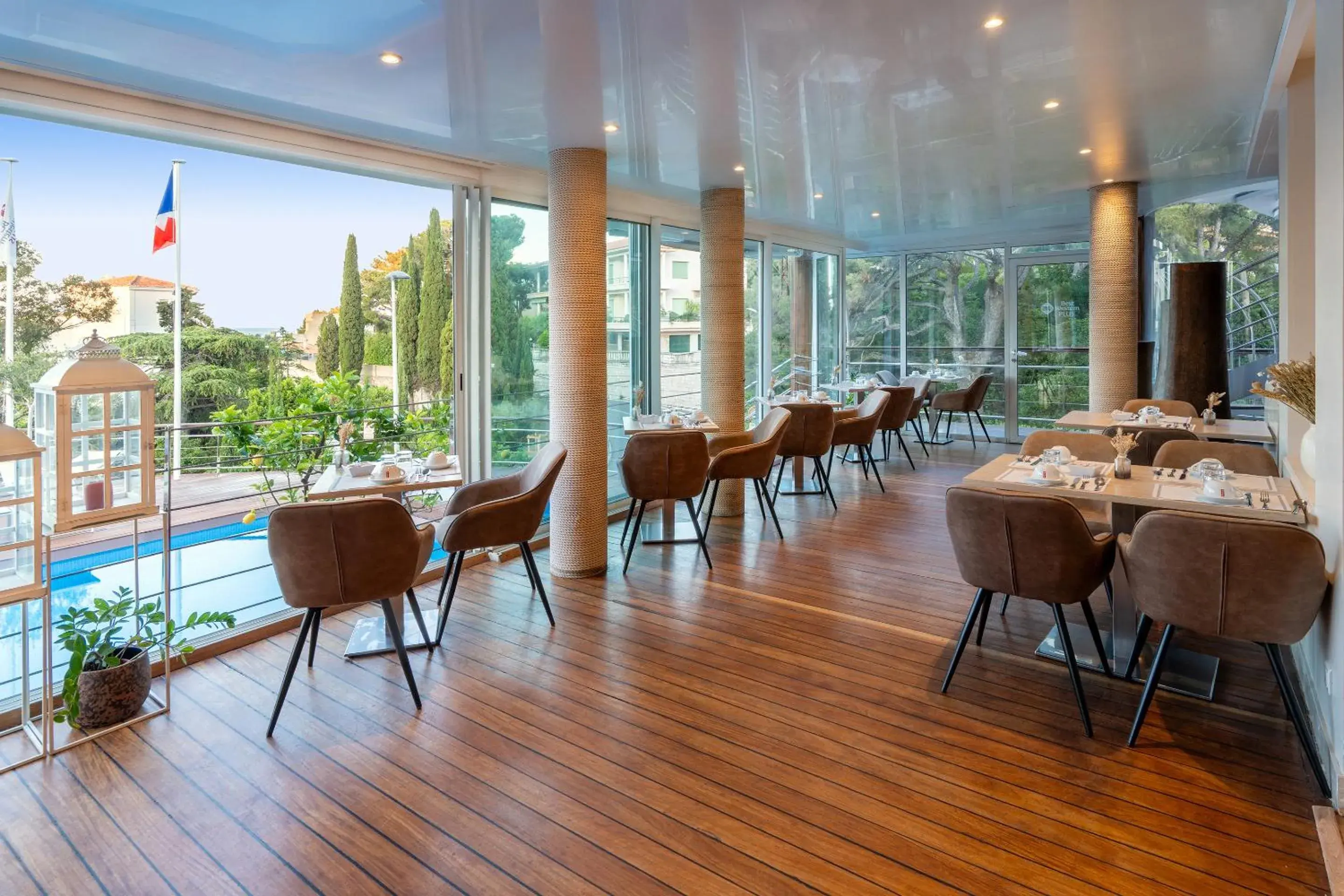 Breakfast in Best Western Plus Hôtel la Rade Breakfast in Best Western Plus Hôtel la Rade