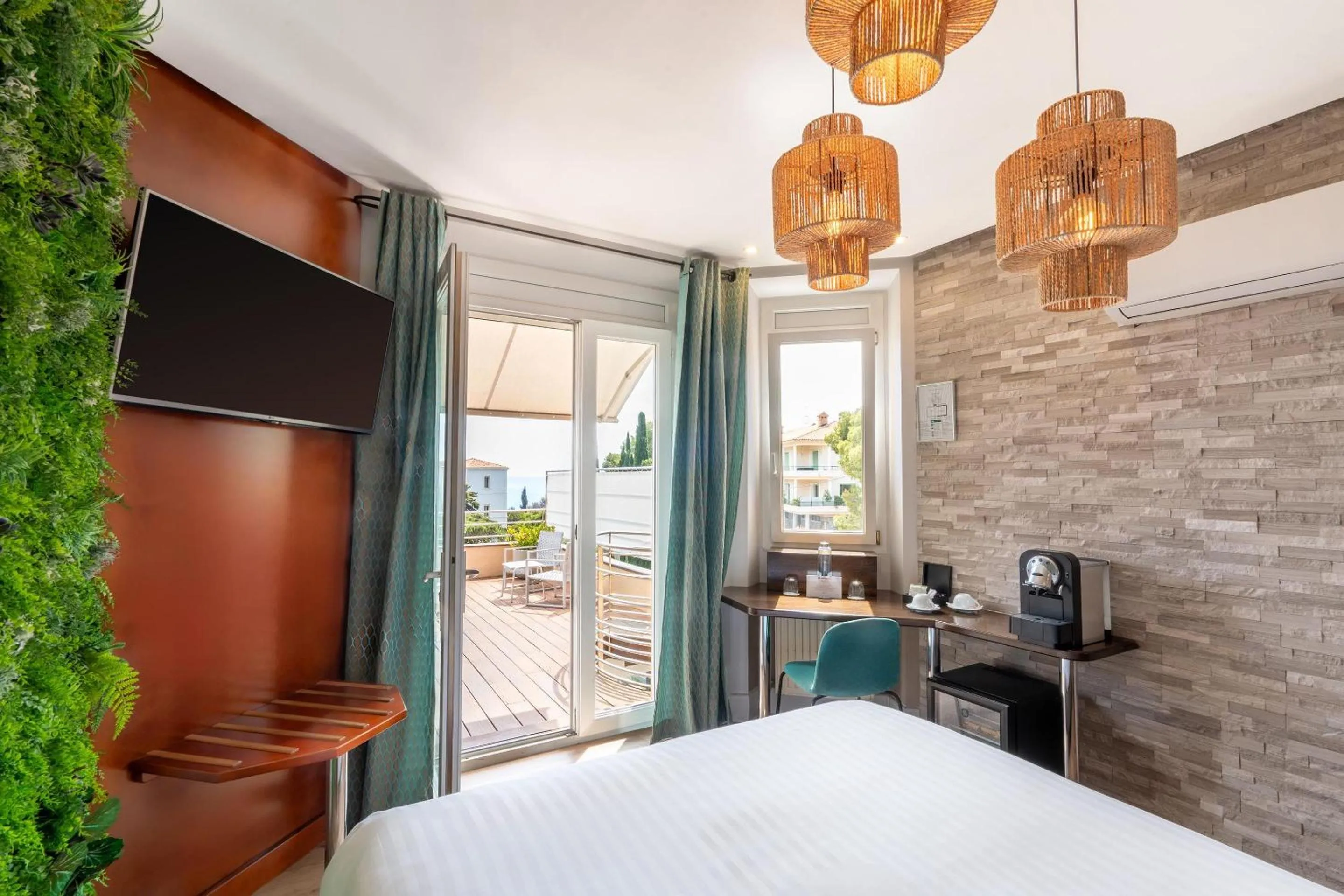 Bedroom, Bed in Best Western Plus Hôtel la Rade