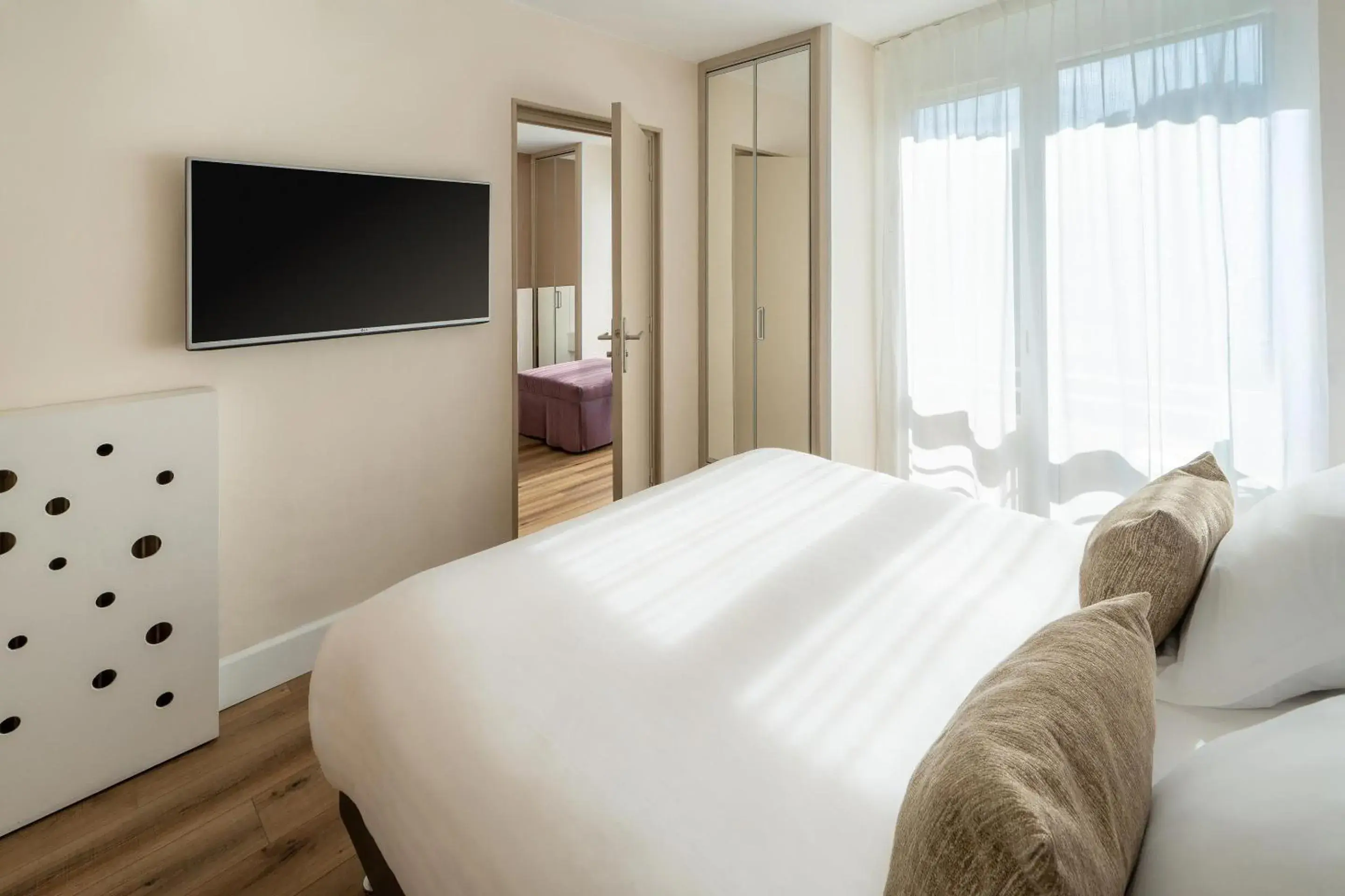 Bedroom, Bed in Best Western Plus Hôtel la Rade Bedroom, Bed in Best Western Plus Hôtel la Rade