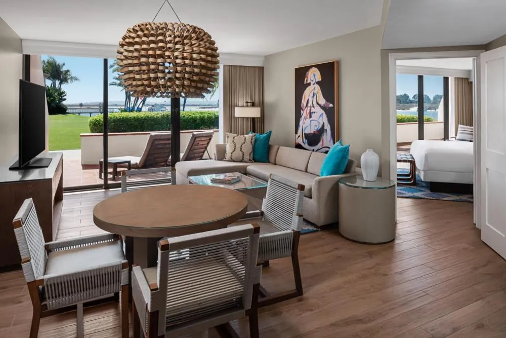 Dining area, Bed in San Diego Mission Bay Resort