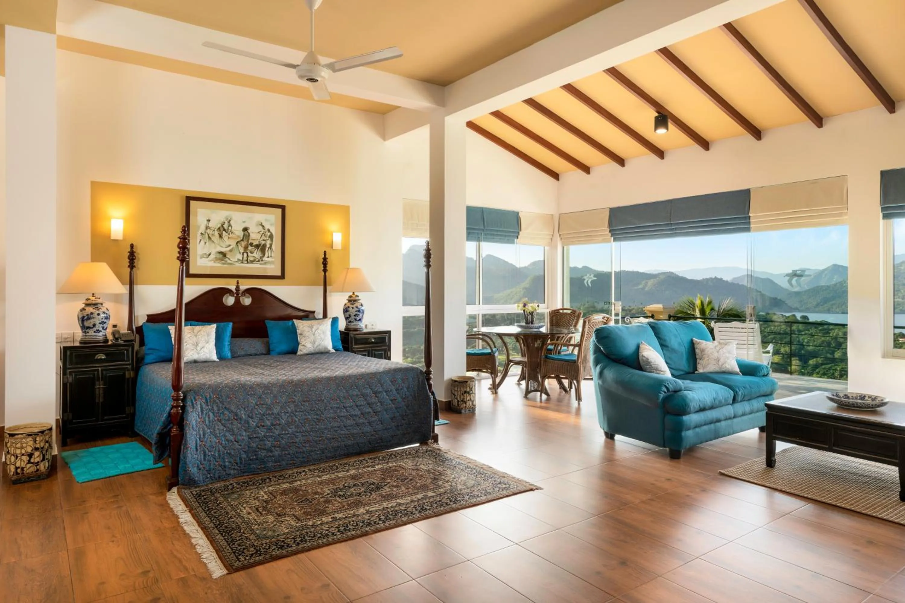 Photo of the whole room in The Albatross, Kandy