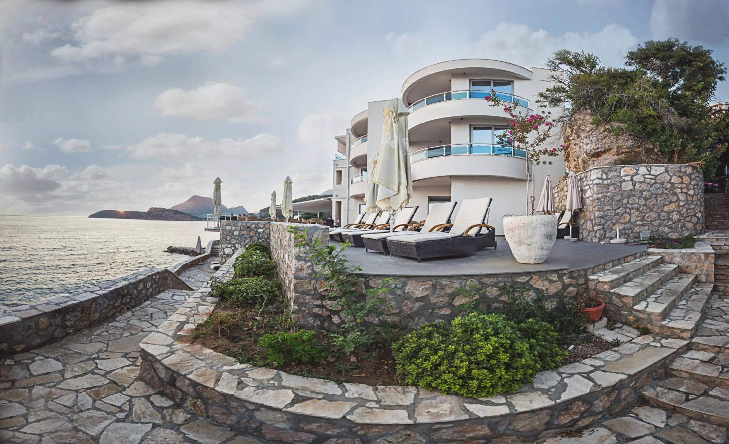 Garden in Love Live Hotel
