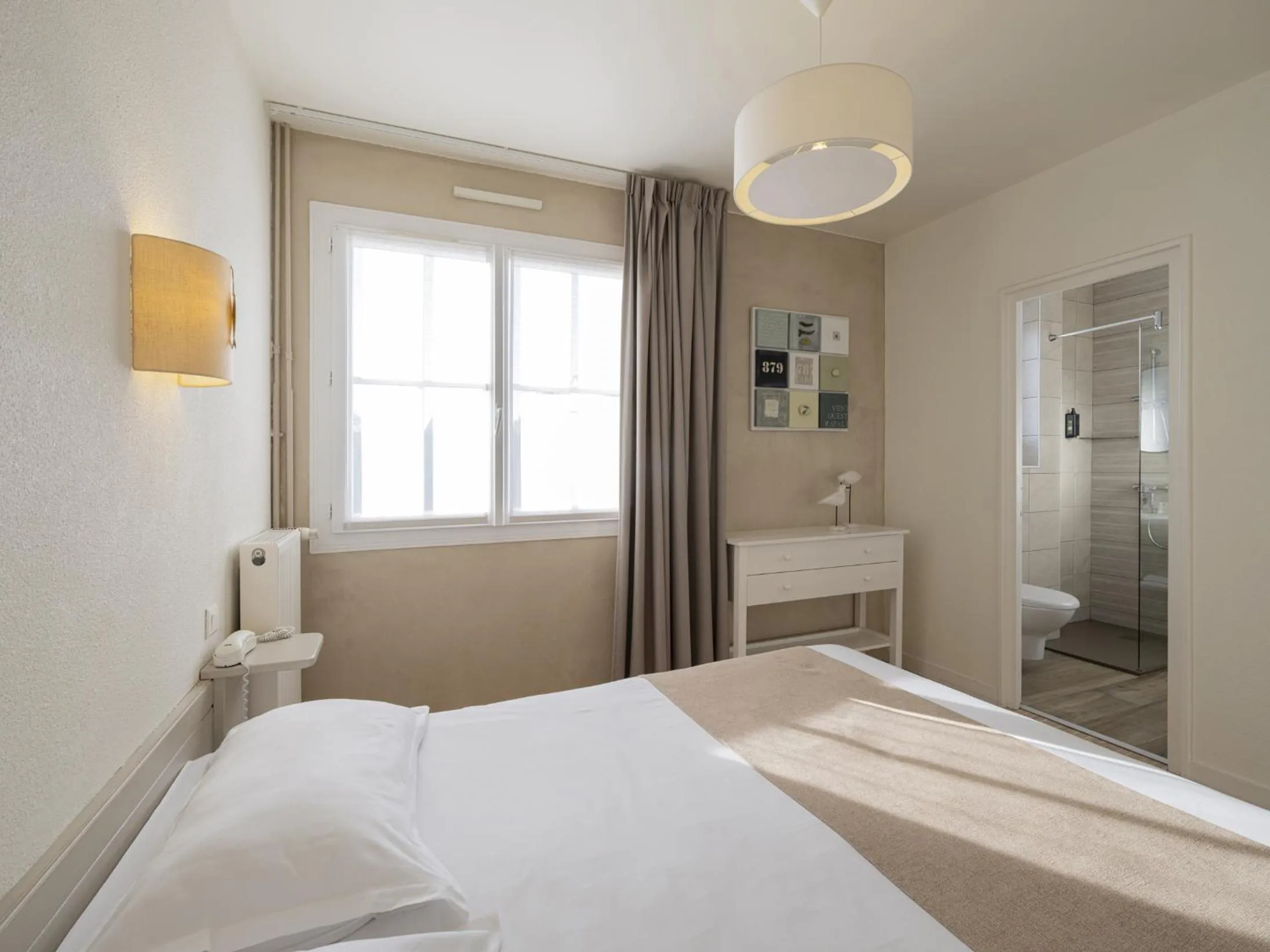 Bed in Hotel Autre Mer