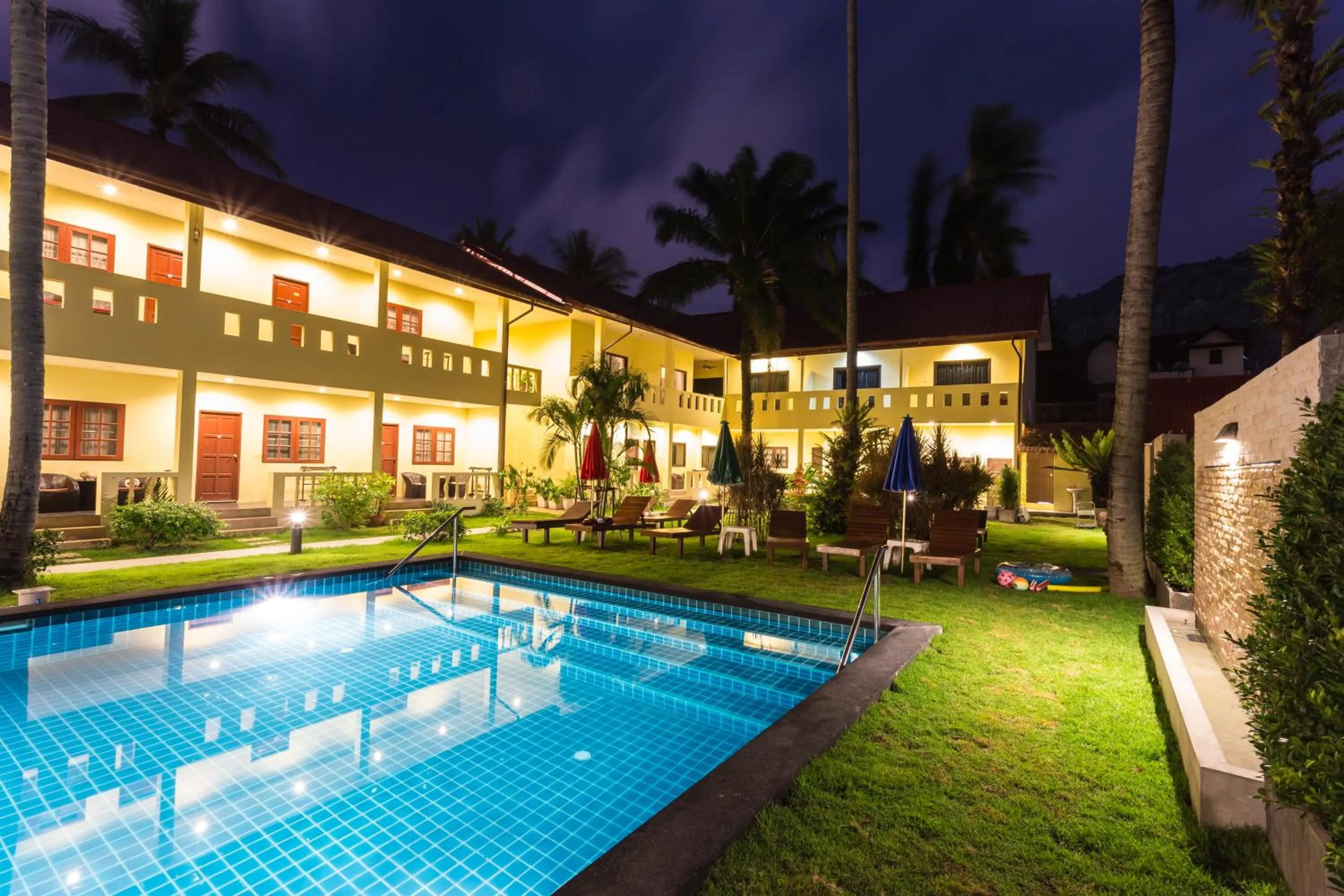 Swimming pool in Austrian Garden Hotel & Restaurant Patong