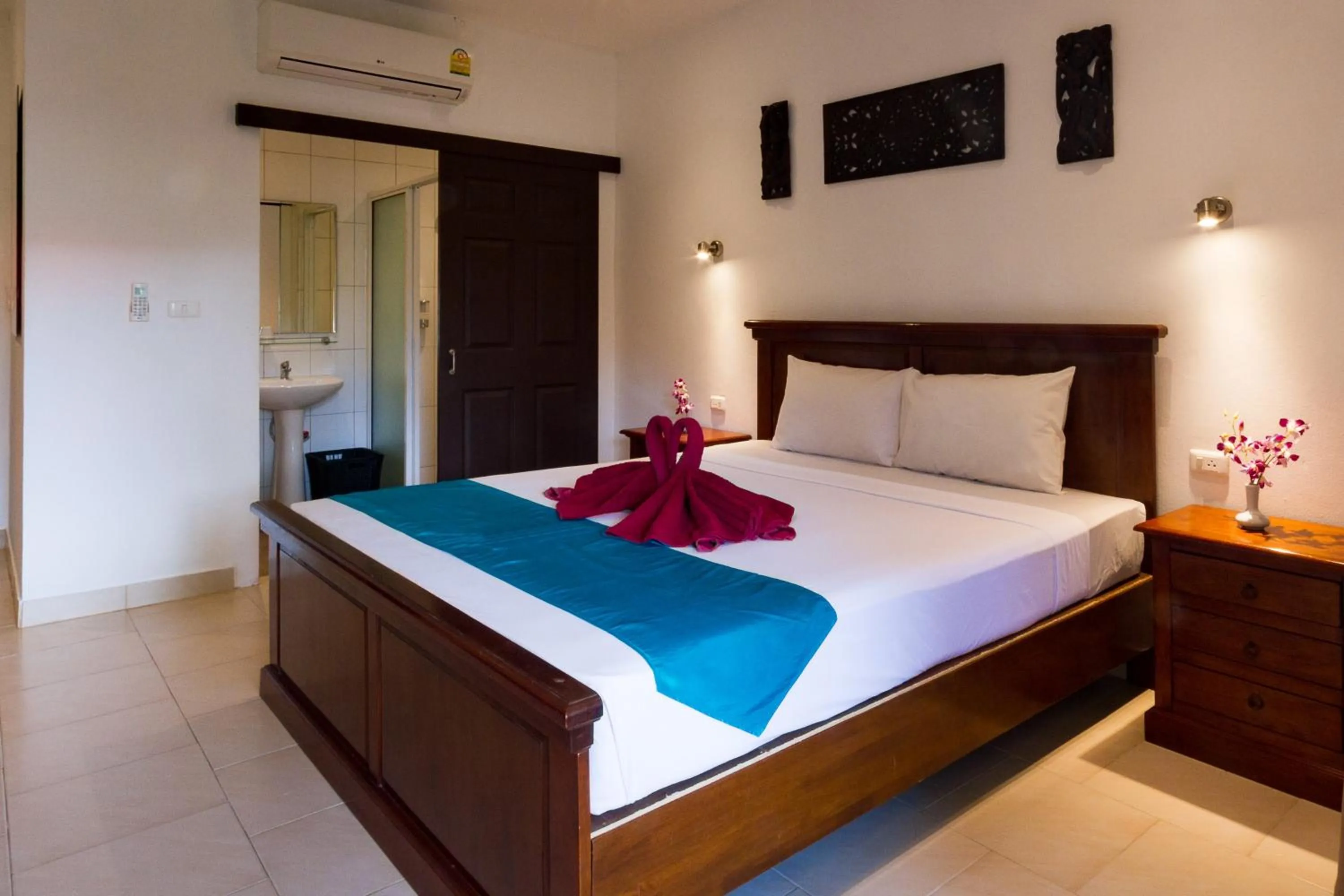 Photo of the whole room, Bed in Austrian Garden Hotel & Restaurant Patong