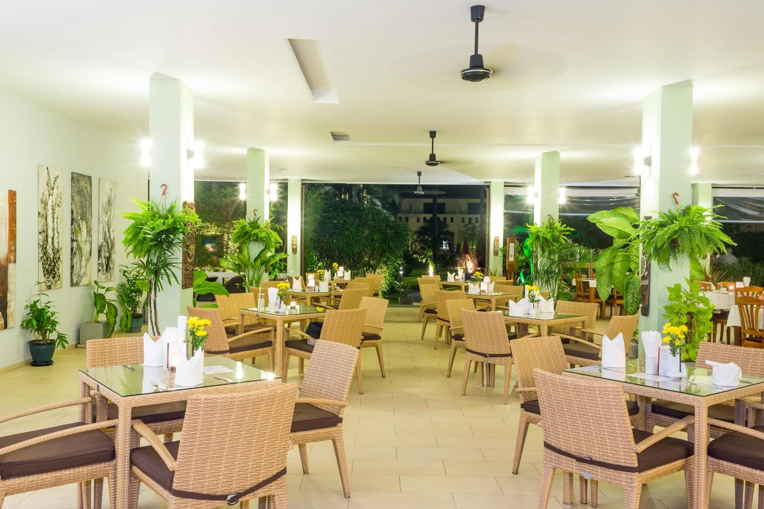 Meals in Austrian Garden Hotel & Restaurant Patong