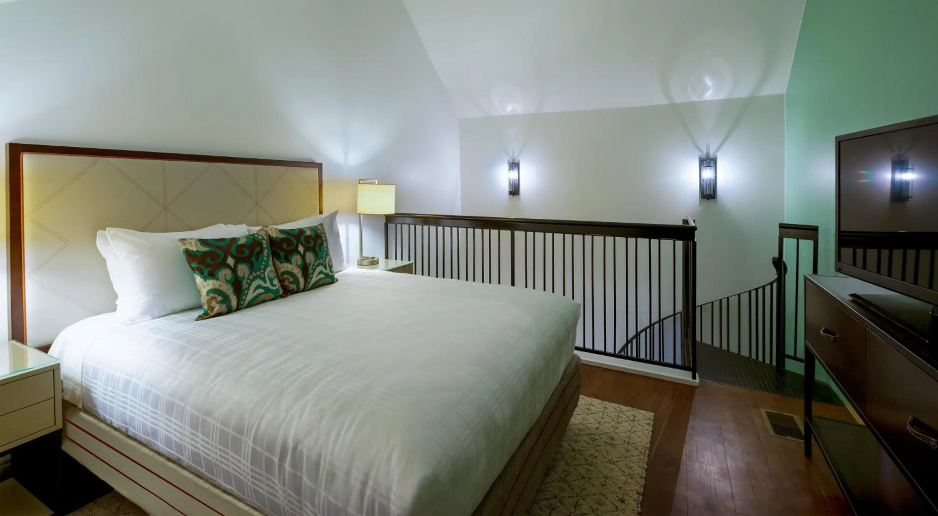 Bedroom, Bed in Hotel Indigo Savannah Historic District by IHG