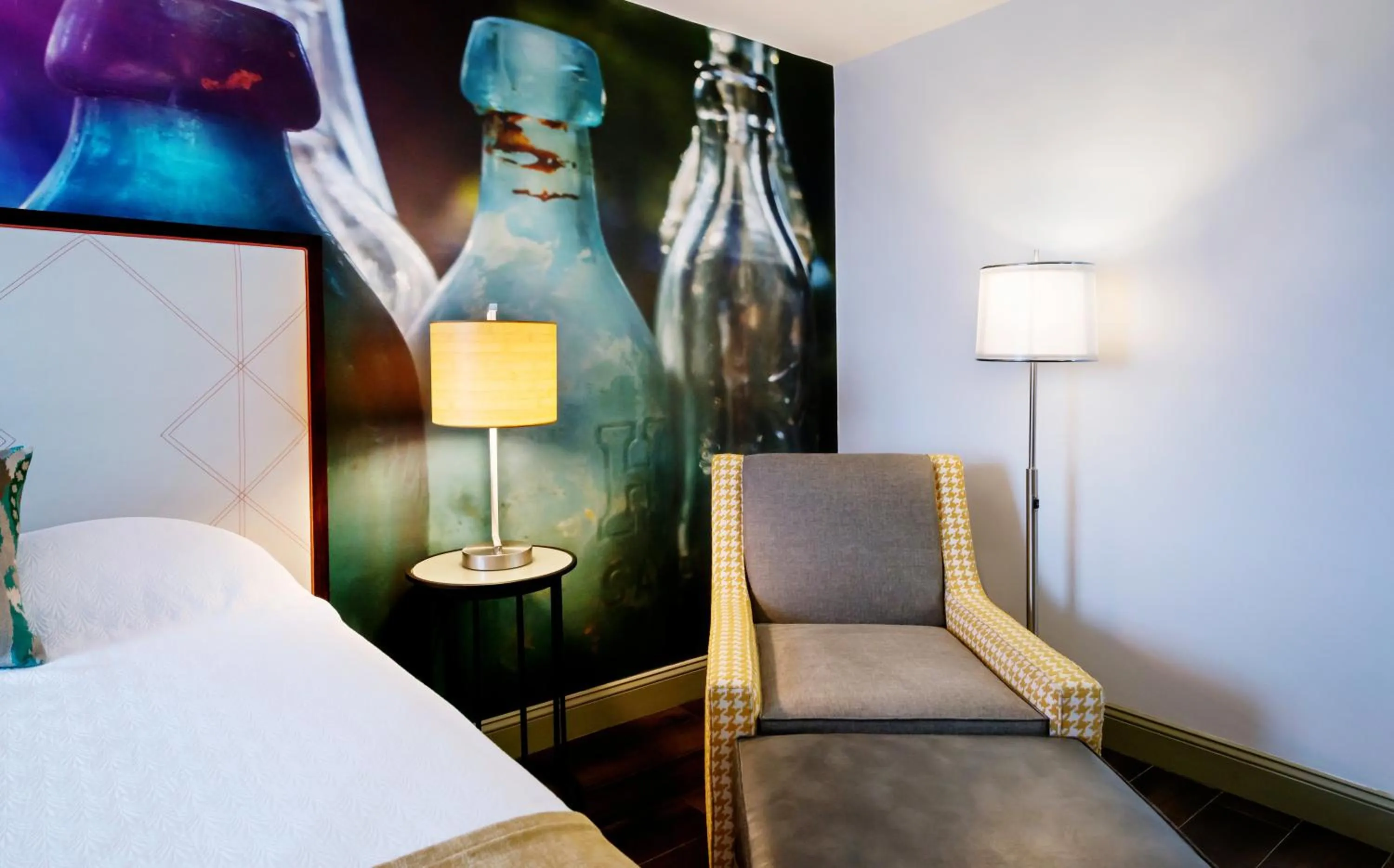 Photo of the whole room, Bed in Hotel Indigo Savannah Historic District by IHG