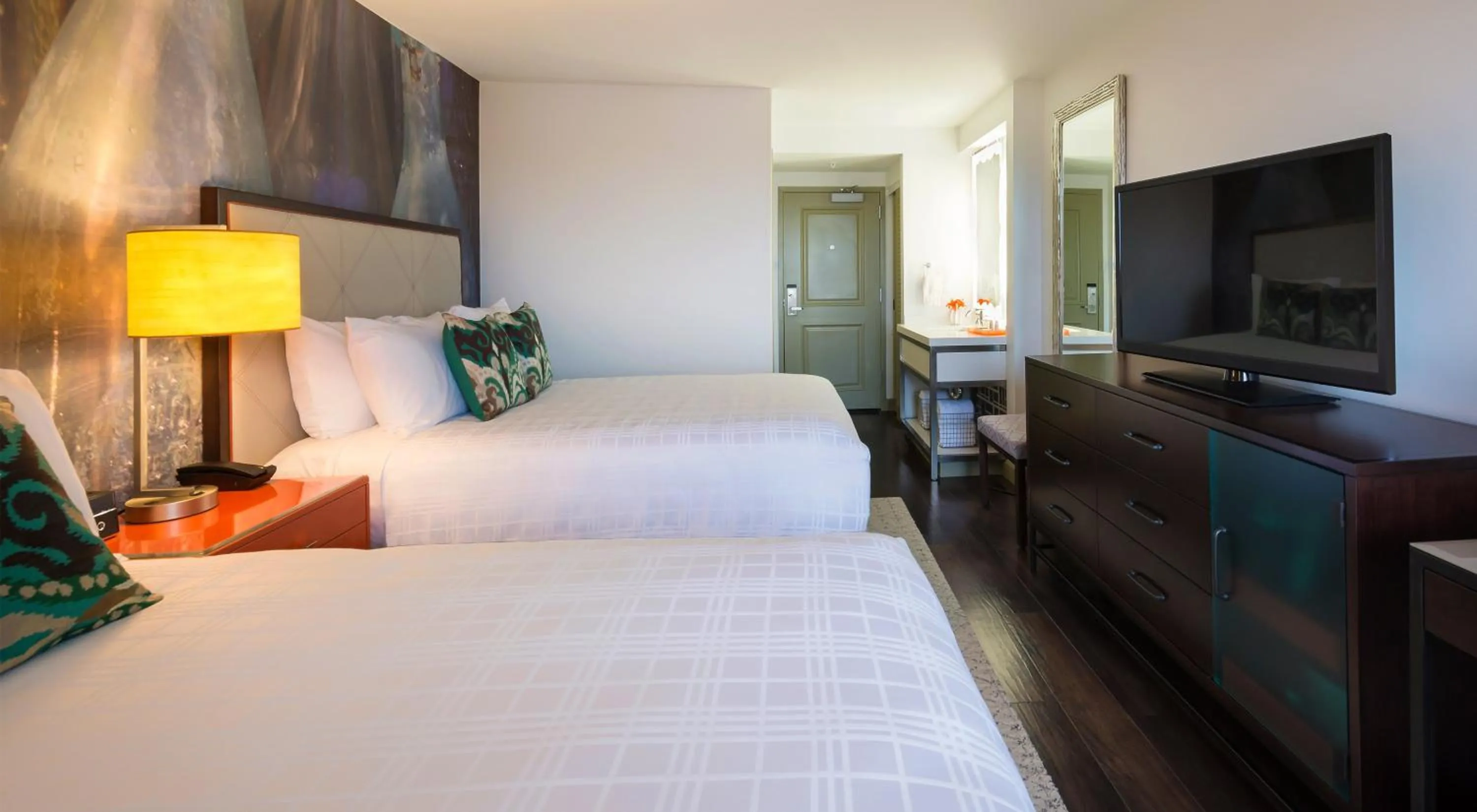 Photo of the whole room, Bed in Hotel Indigo Savannah Historic District by IHG