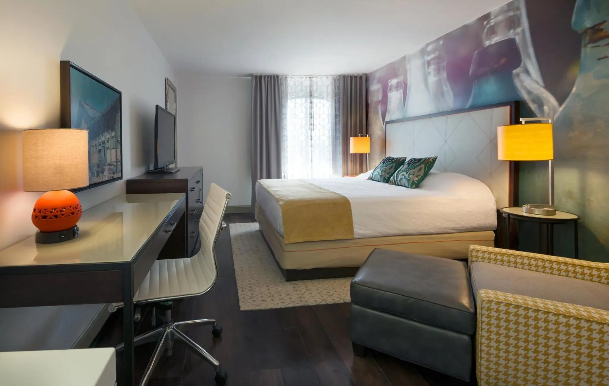 Photo of the whole room, Bed in Hotel Indigo Savannah Historic District by IHG