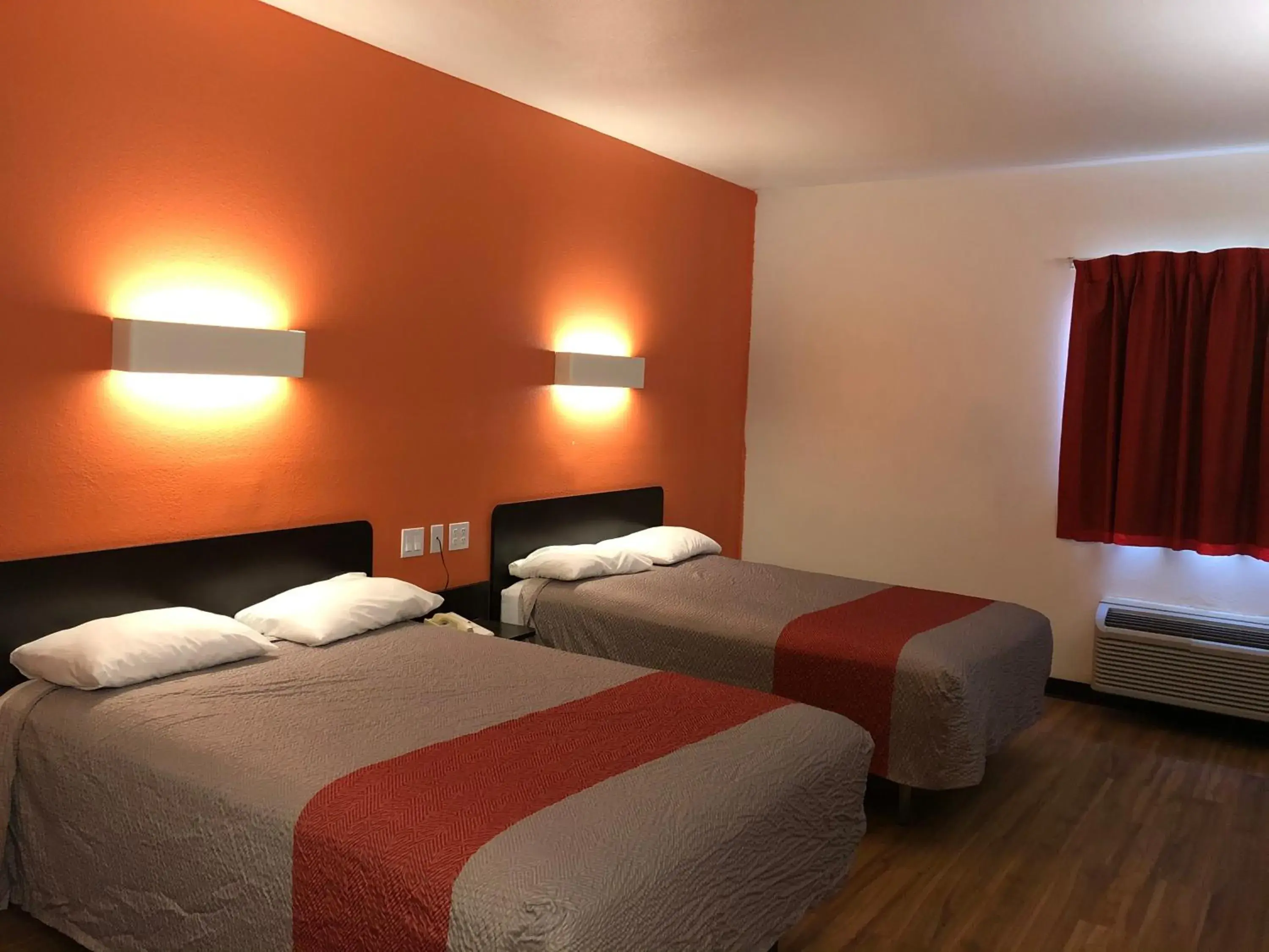 Photo of the whole room, Bed in Motel 6-Woodway, TX Photo of the whole room, Bed in Motel 6-Woodway, TX