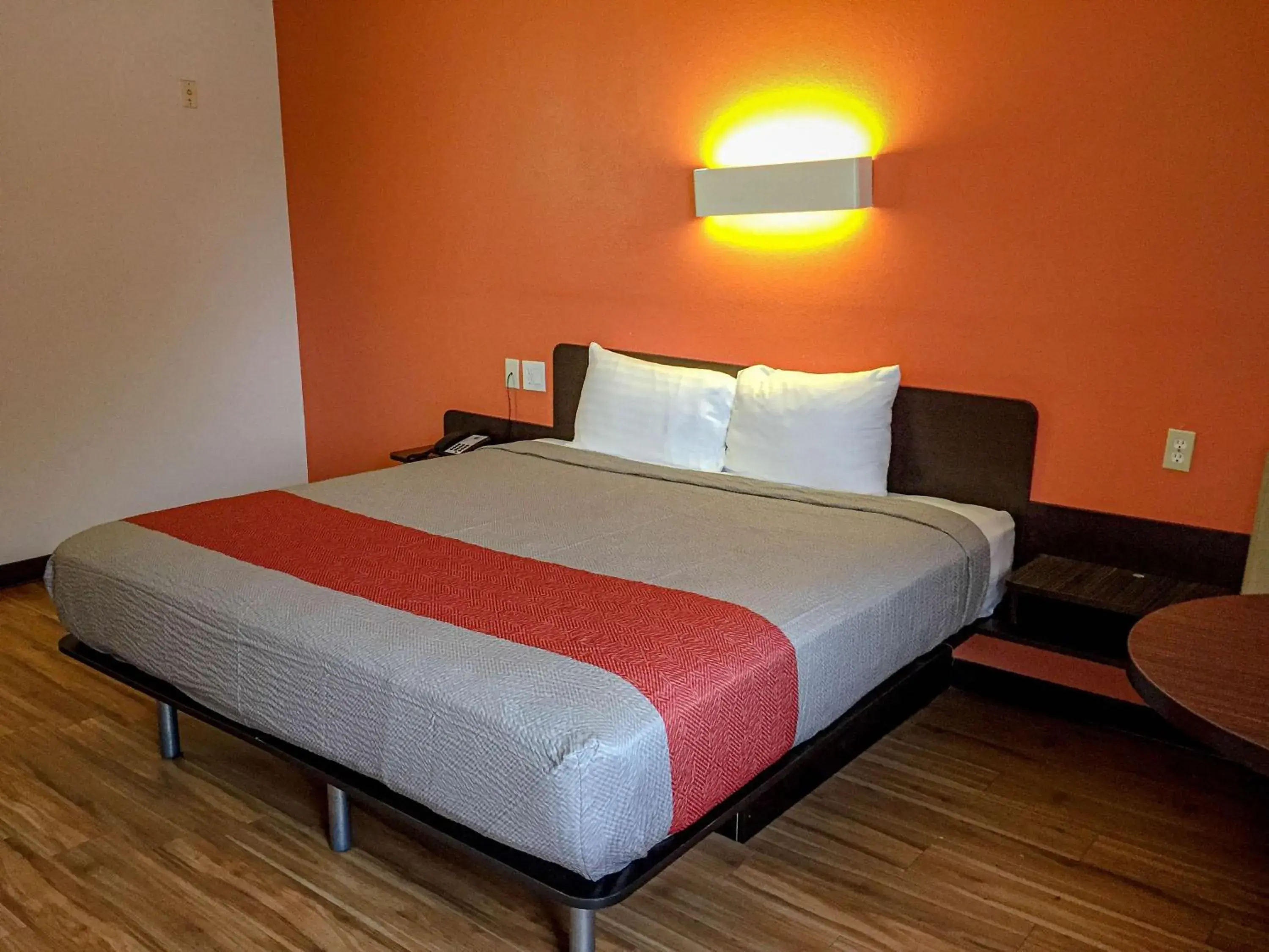 Photo of the whole room, Bed in Motel 6-Woodway, TX Photo of the whole room, Bed in Motel 6-Woodway, TX