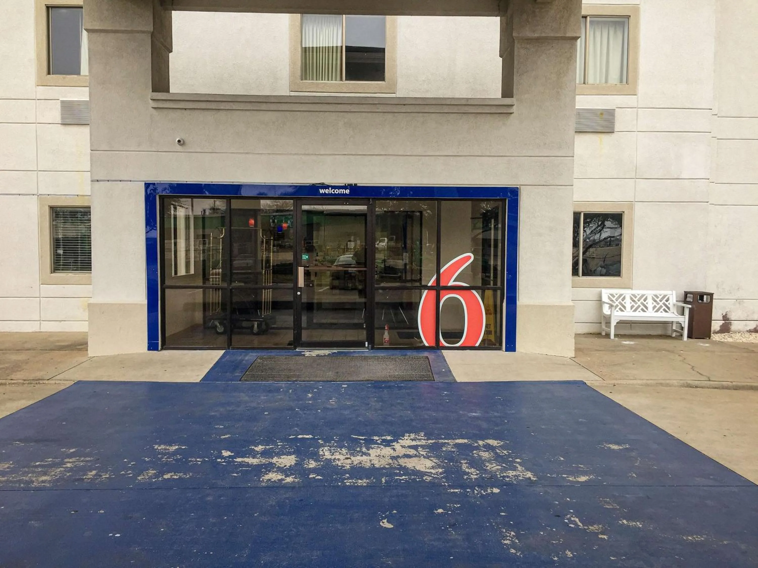 Property building in Motel 6-Woodway, TX