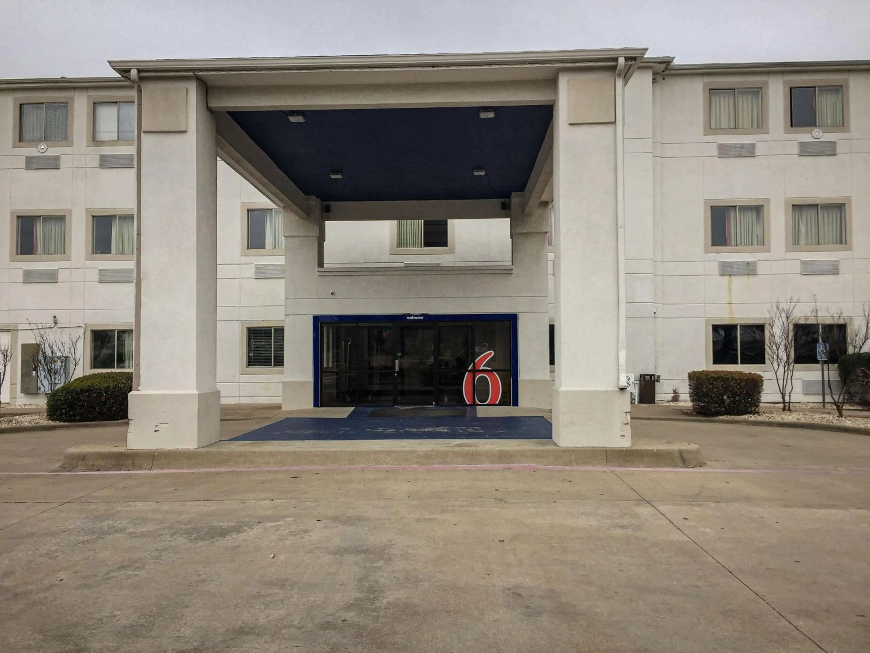 Property building in Motel 6-Woodway, TX