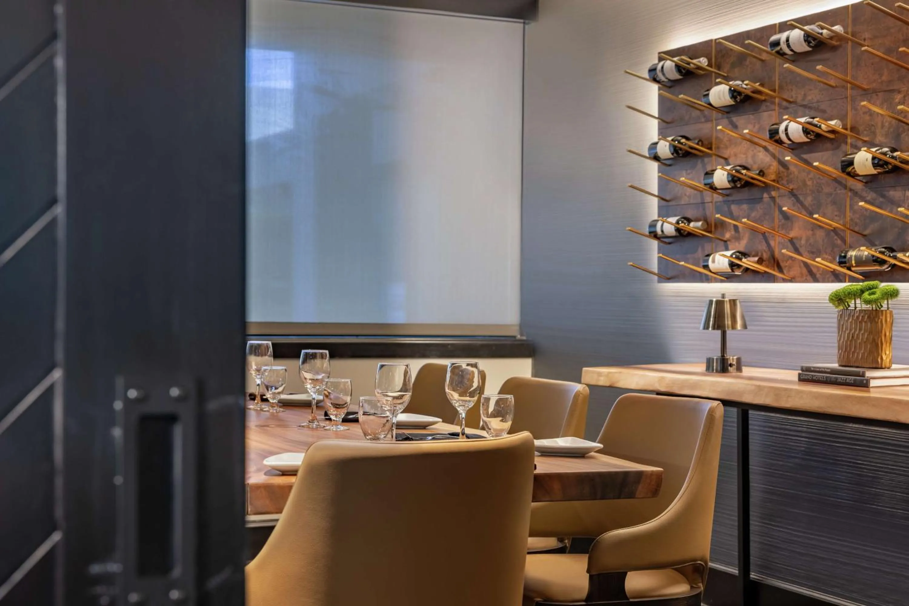 Restaurant/places to eat in DoubleTree by Hilton San Francisco South Airport Blvd