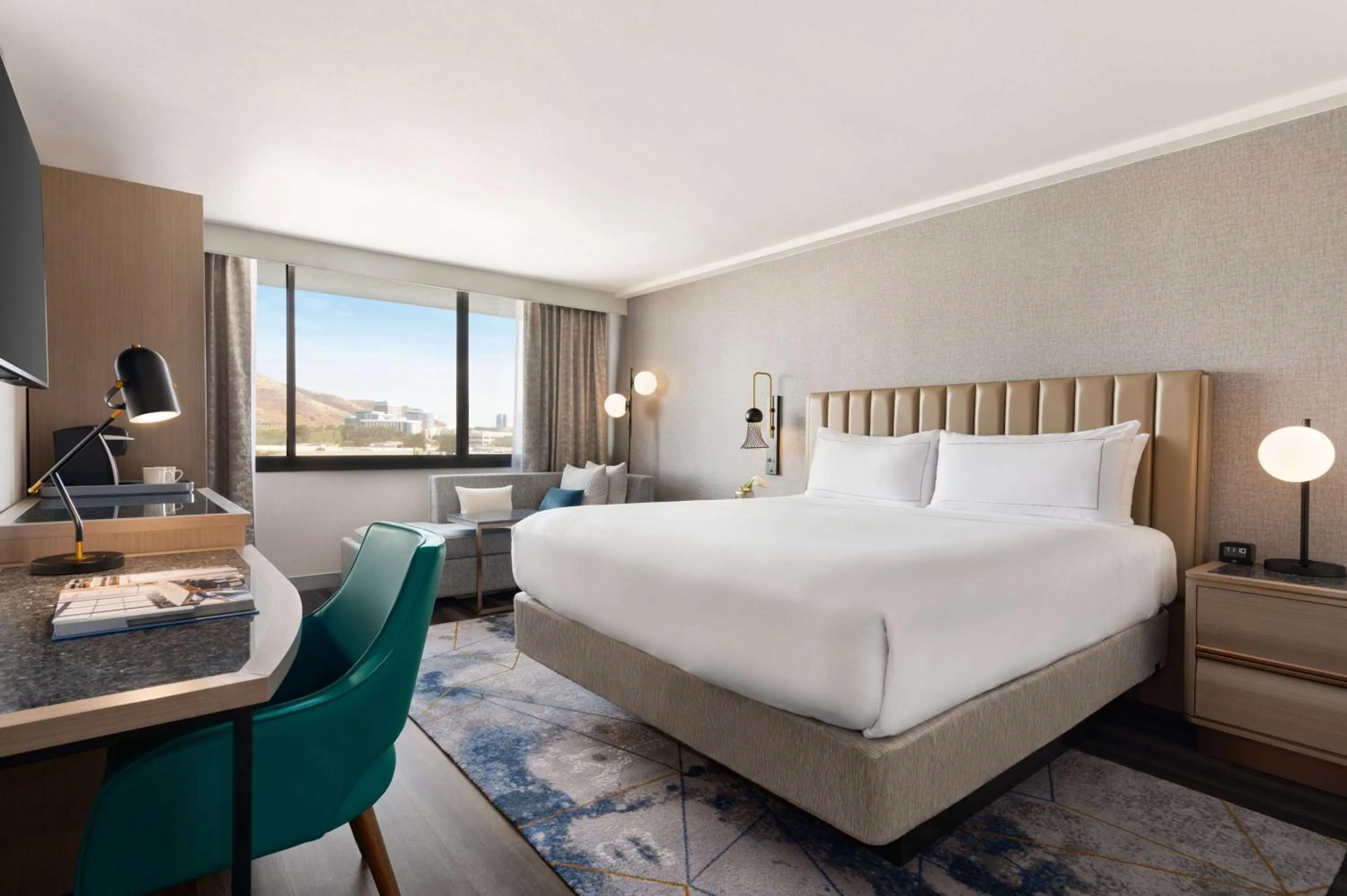 Bedroom, Bed in DoubleTree by Hilton San Francisco South Airport Blvd