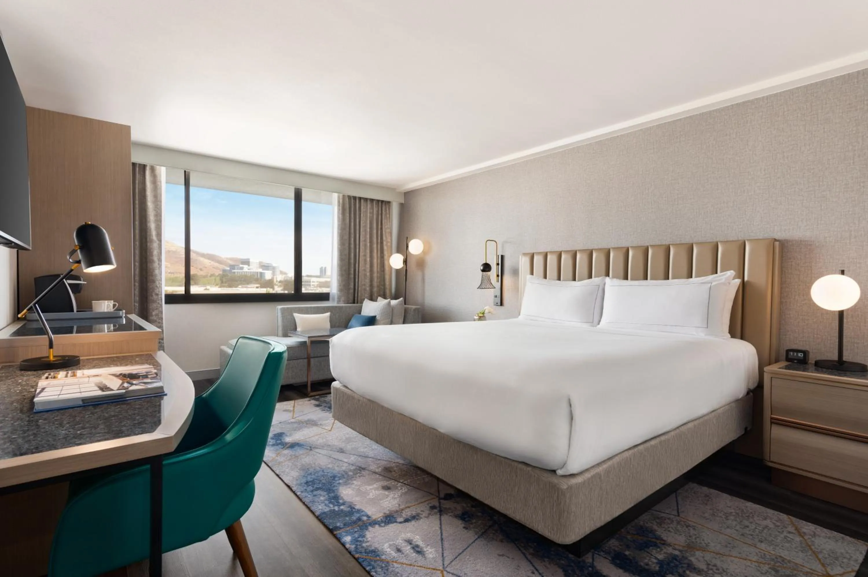 Bed in DoubleTree by Hilton San Francisco South Airport Blvd