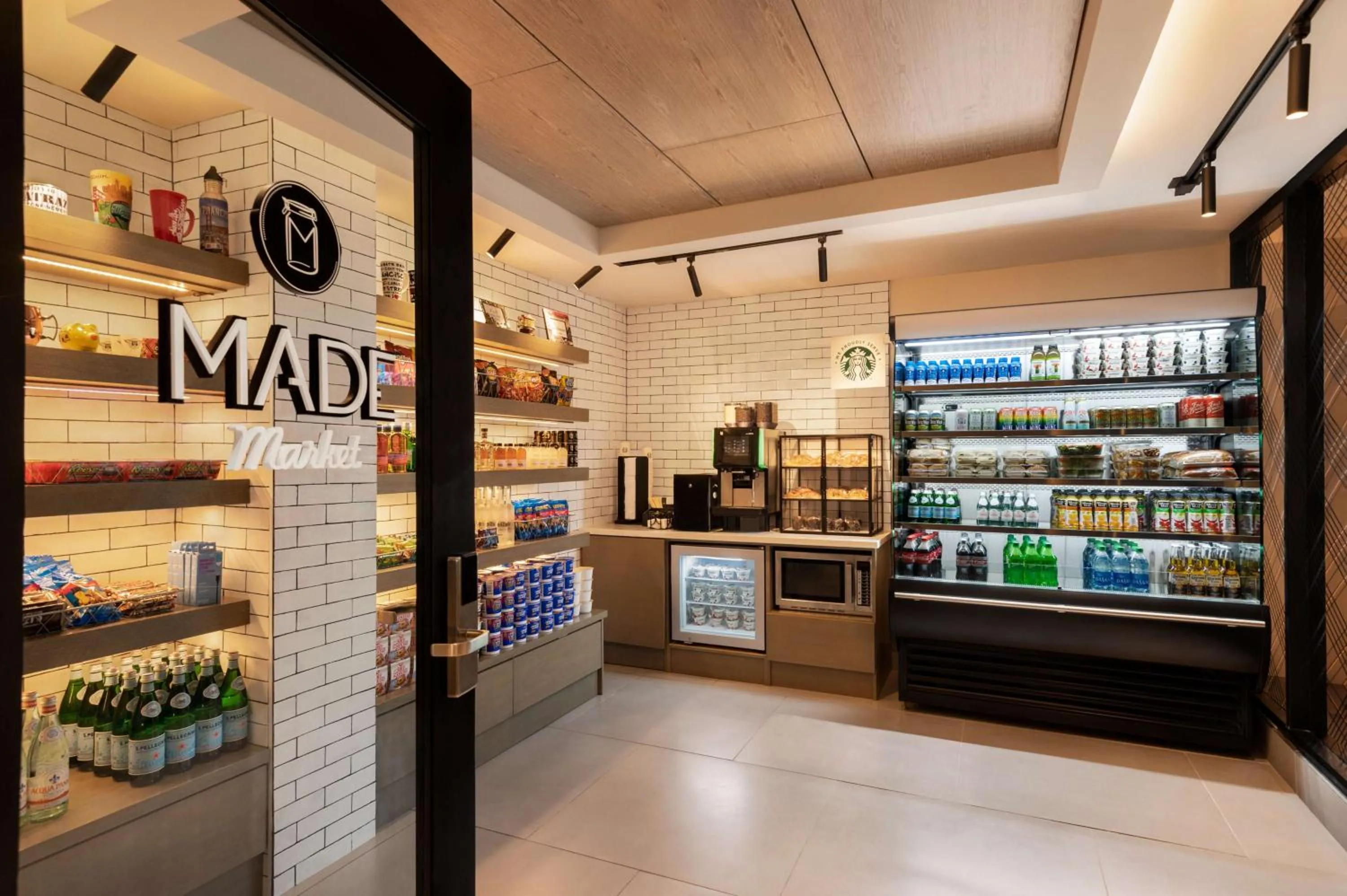 Restaurant/places to eat in DoubleTree by Hilton San Francisco South Airport Blvd