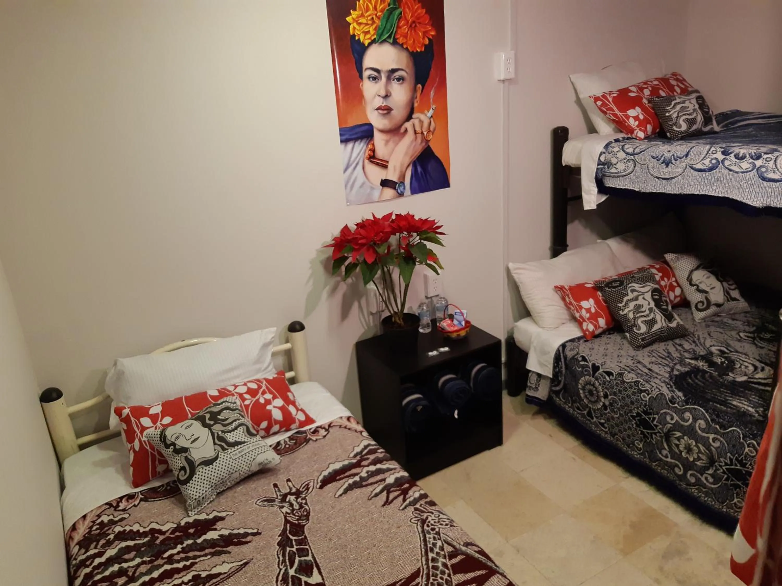 Photo of the whole room, Bed in Alameda House