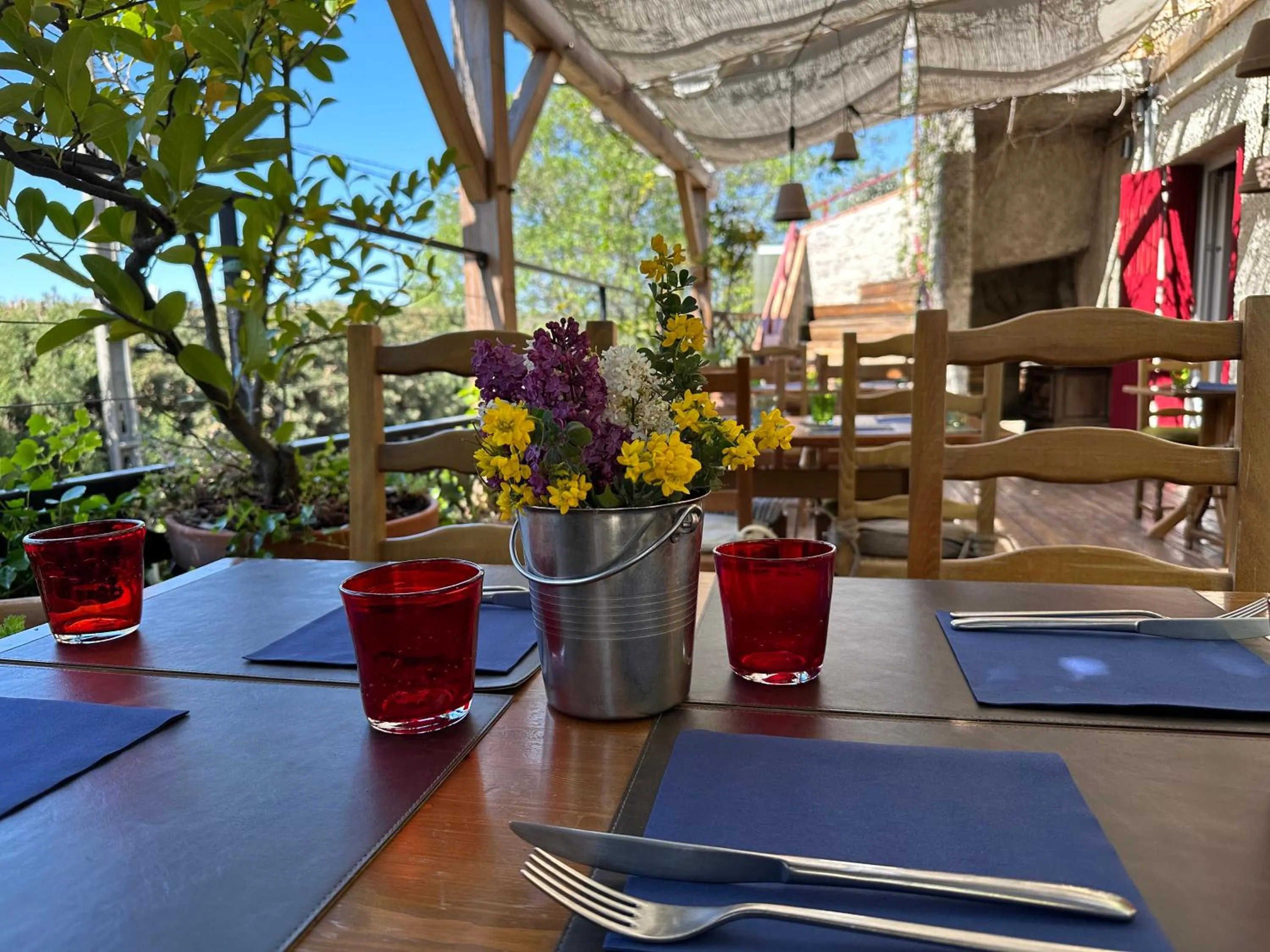 Restaurant/places to eat in Logis Hotel Restaurant Le Grand Puech