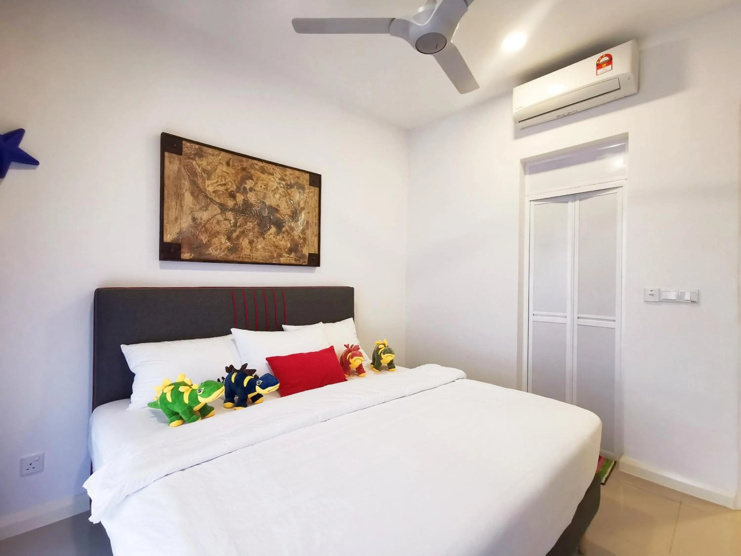 Bed in D'Pristine Suites by RR JBcity