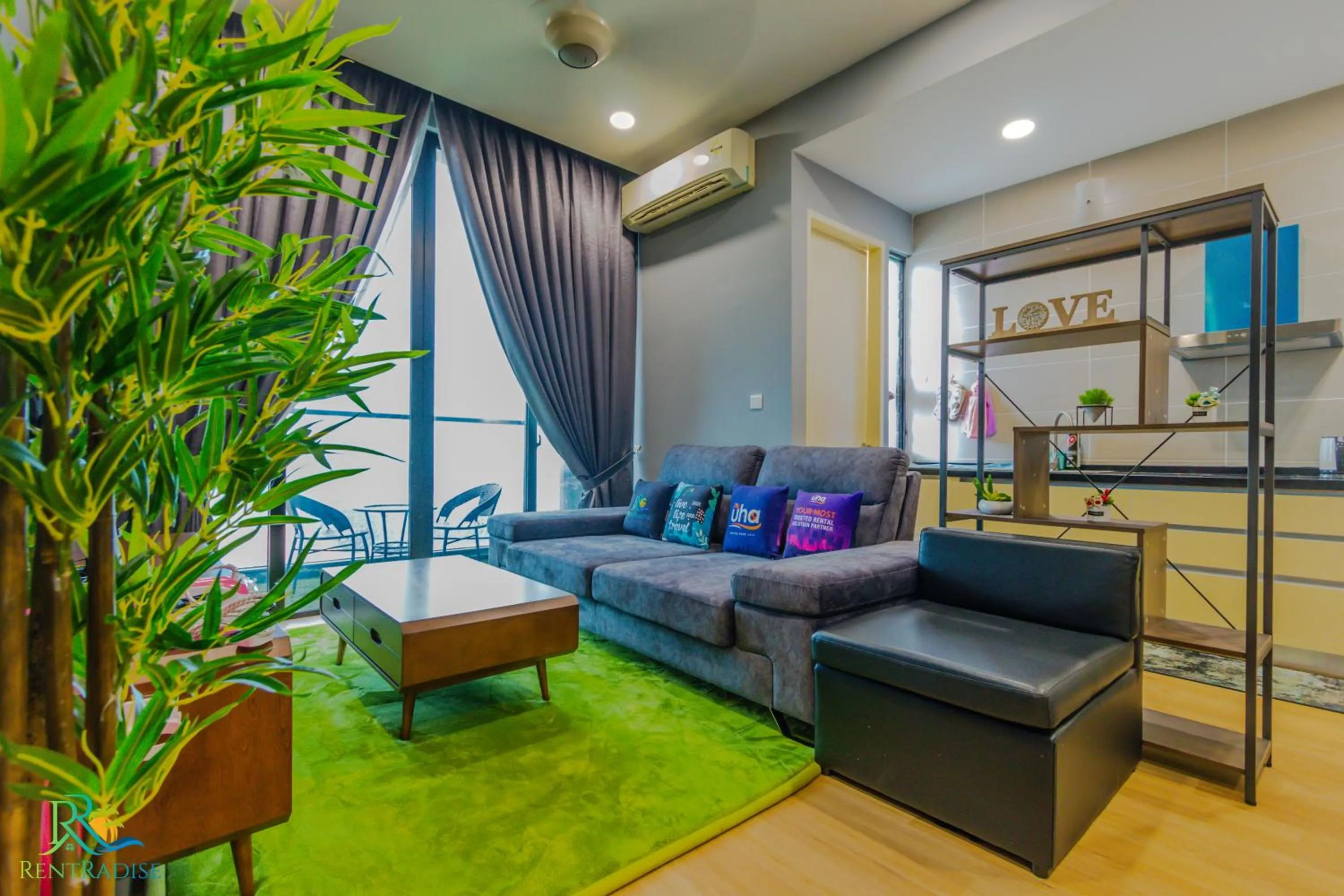 Living room in D'Pristine Suites by RR JBcity