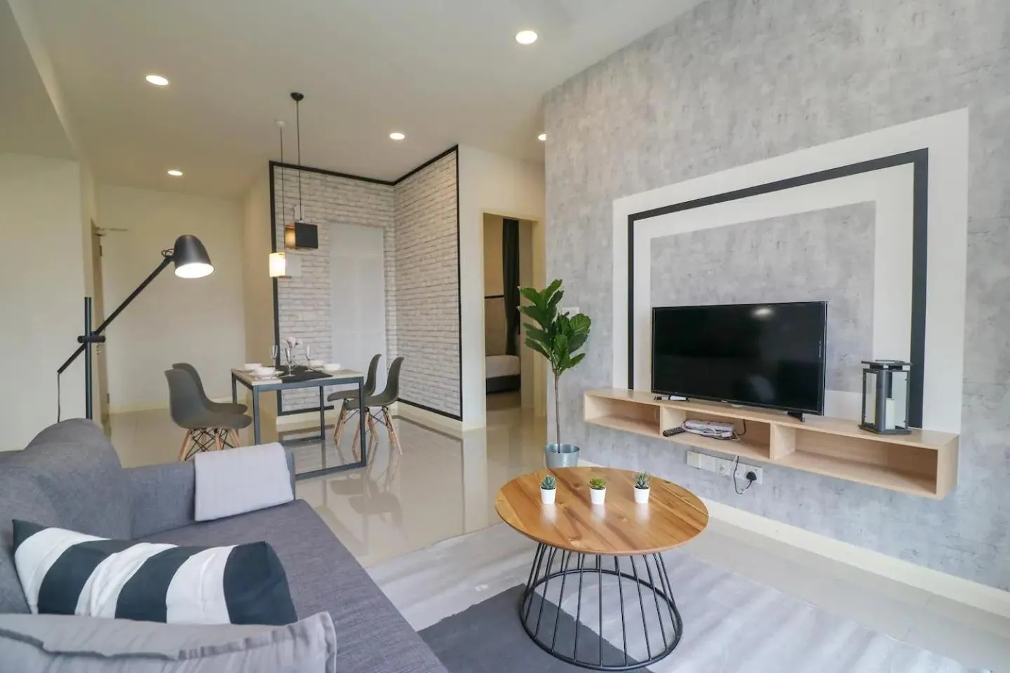 TV and multimedia in D'Pristine Suites by RR JBcity