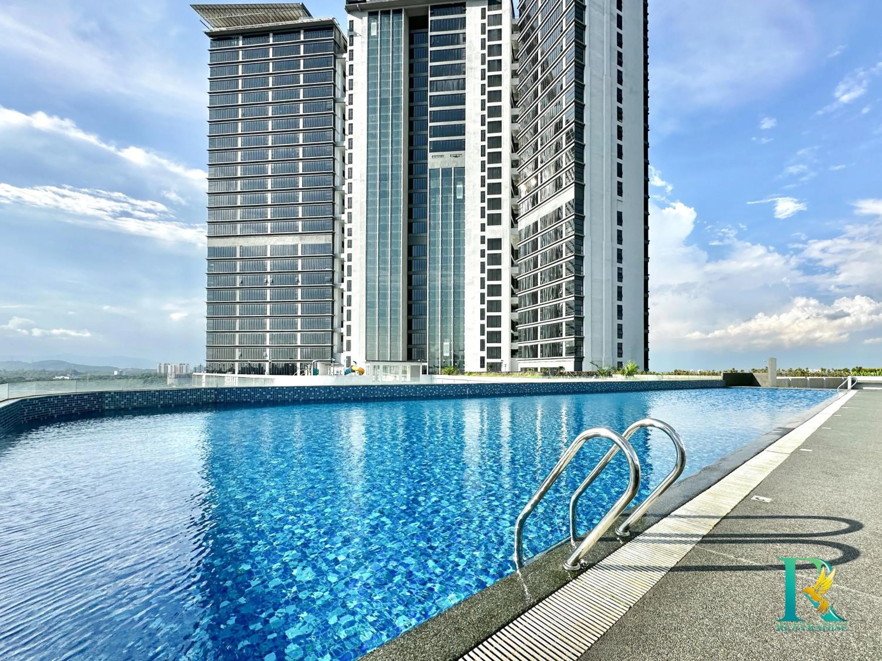 Swimming pool in D'Pristine Suites by RR JBcity