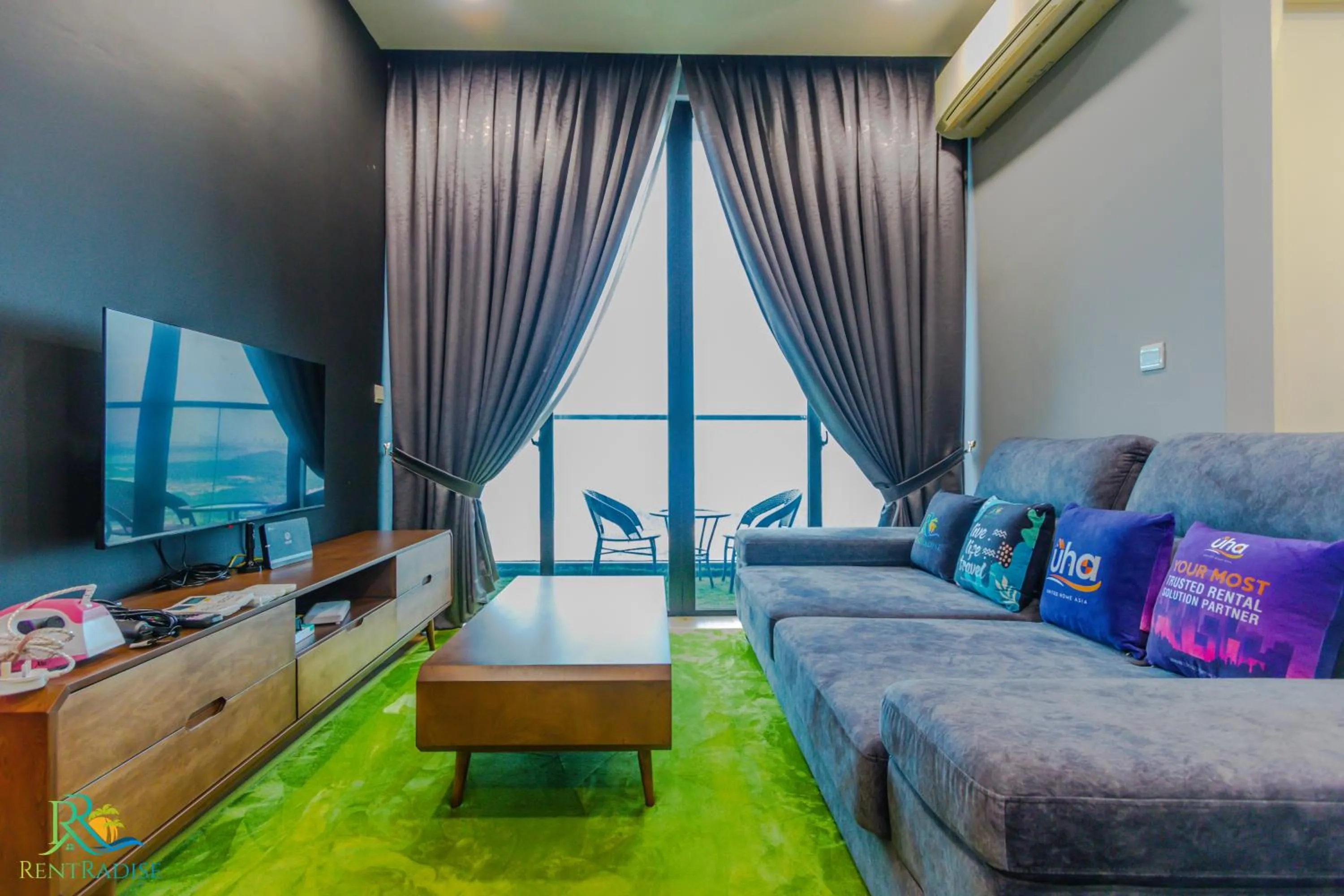 TV and multimedia in D'Pristine Suites by RR JBcity