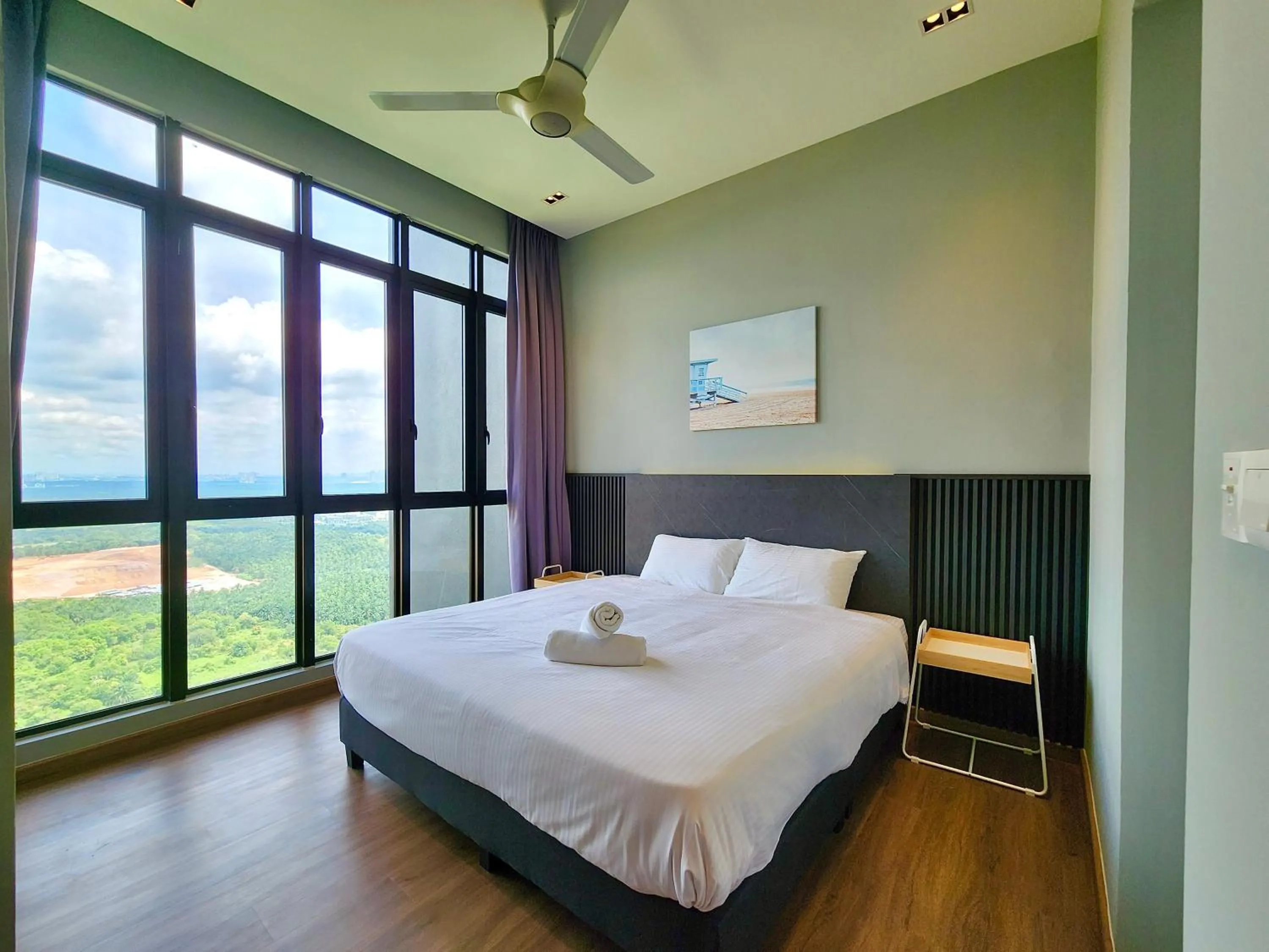 Bed in D'Pristine Suites by RR JBcity