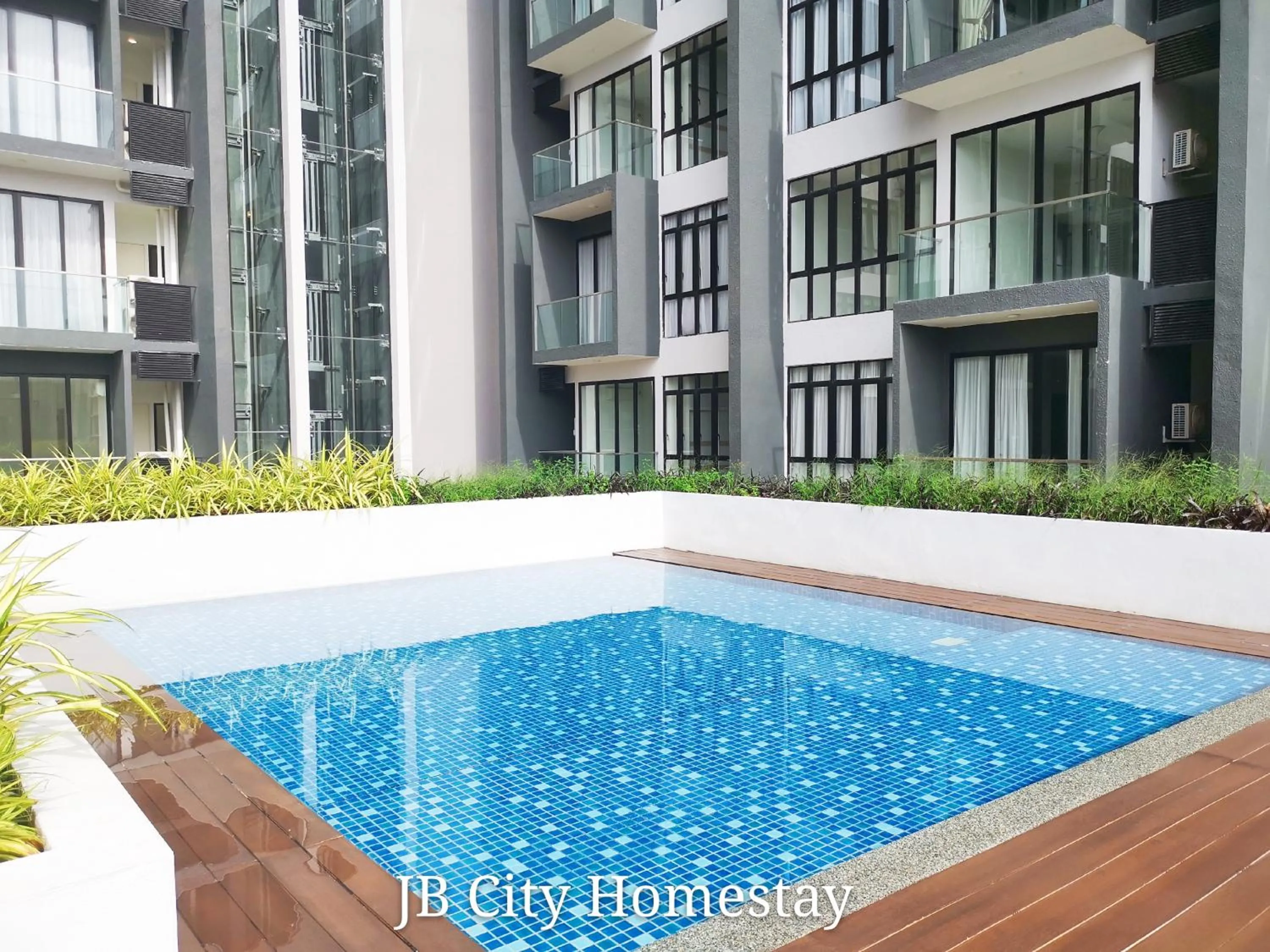 Swimming pool in D'Pristine Suites by RR JBcity