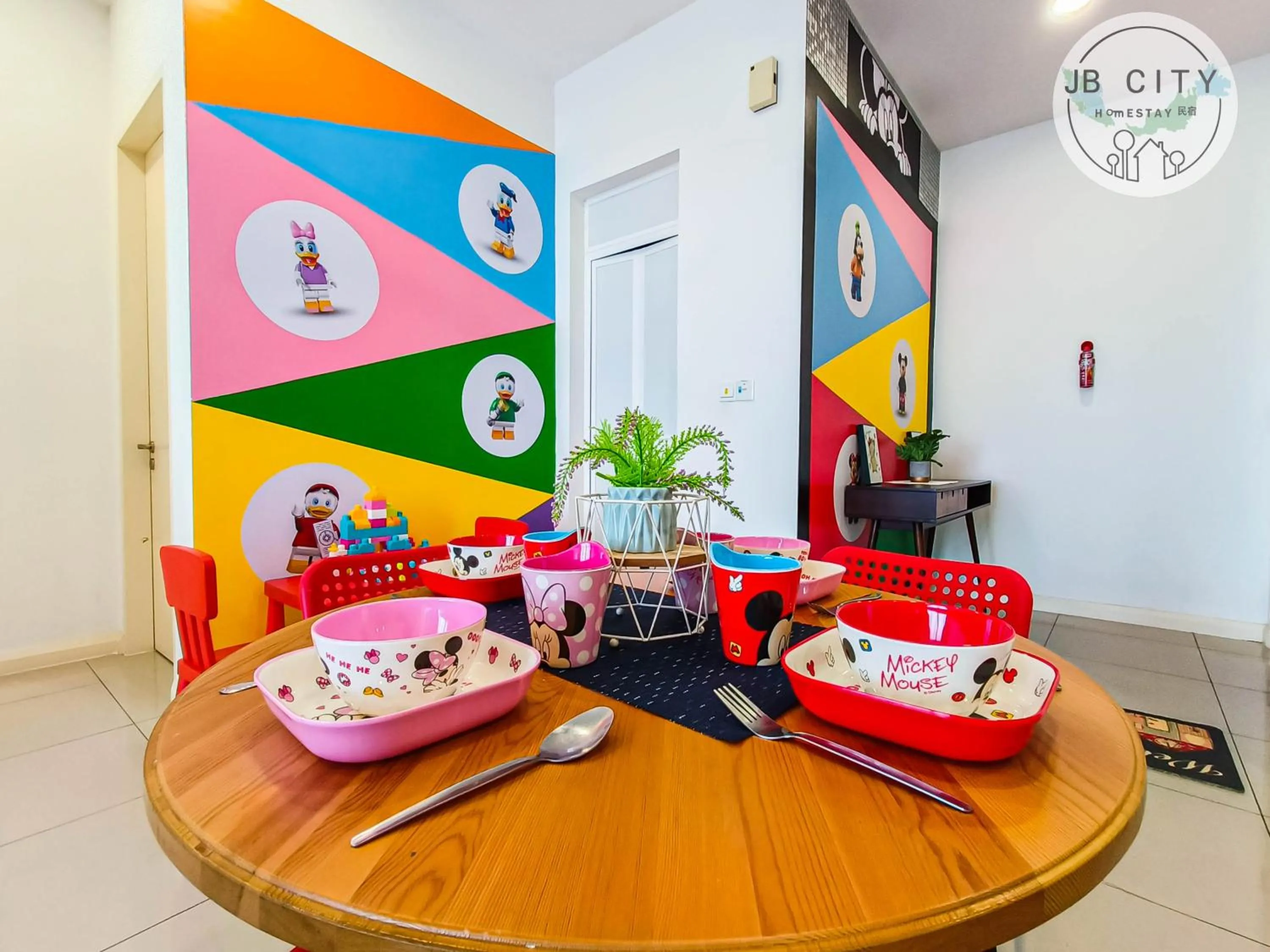 Dining area in D'Pristine Suites by RR JBcity