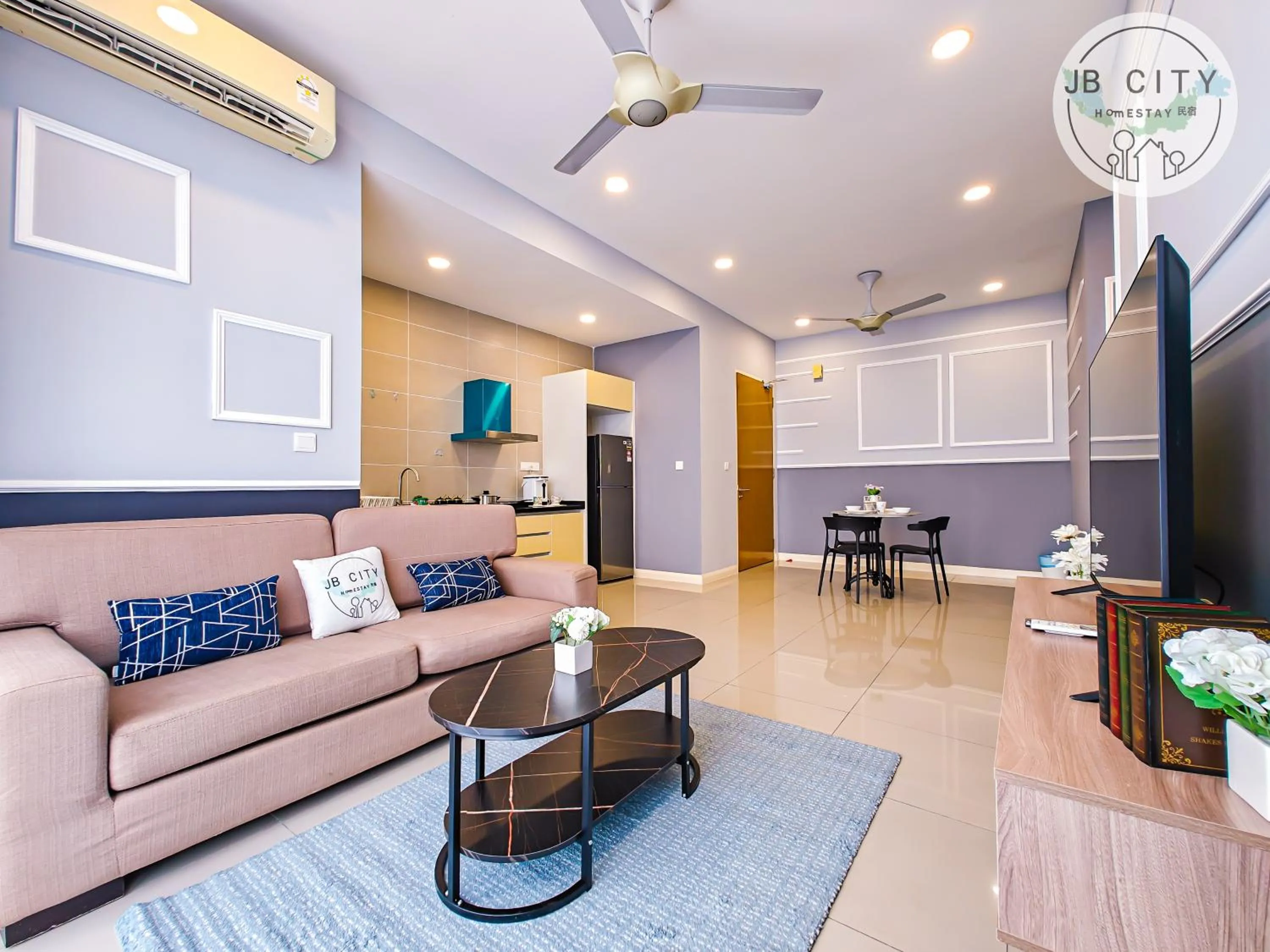 TV and multimedia in D'Pristine Suites by RR JBcity