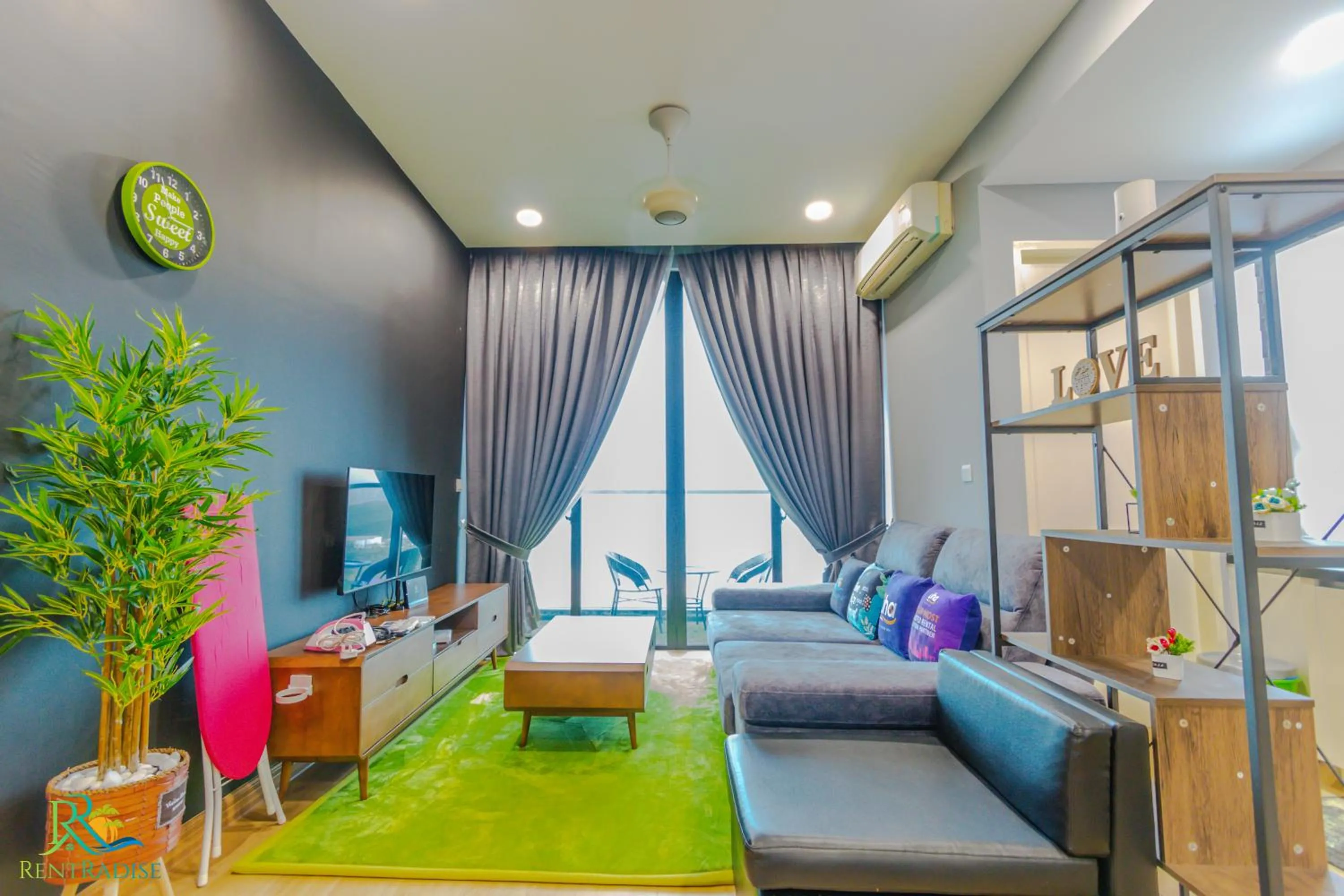 TV and multimedia in D'Pristine Suites by RR JBcity