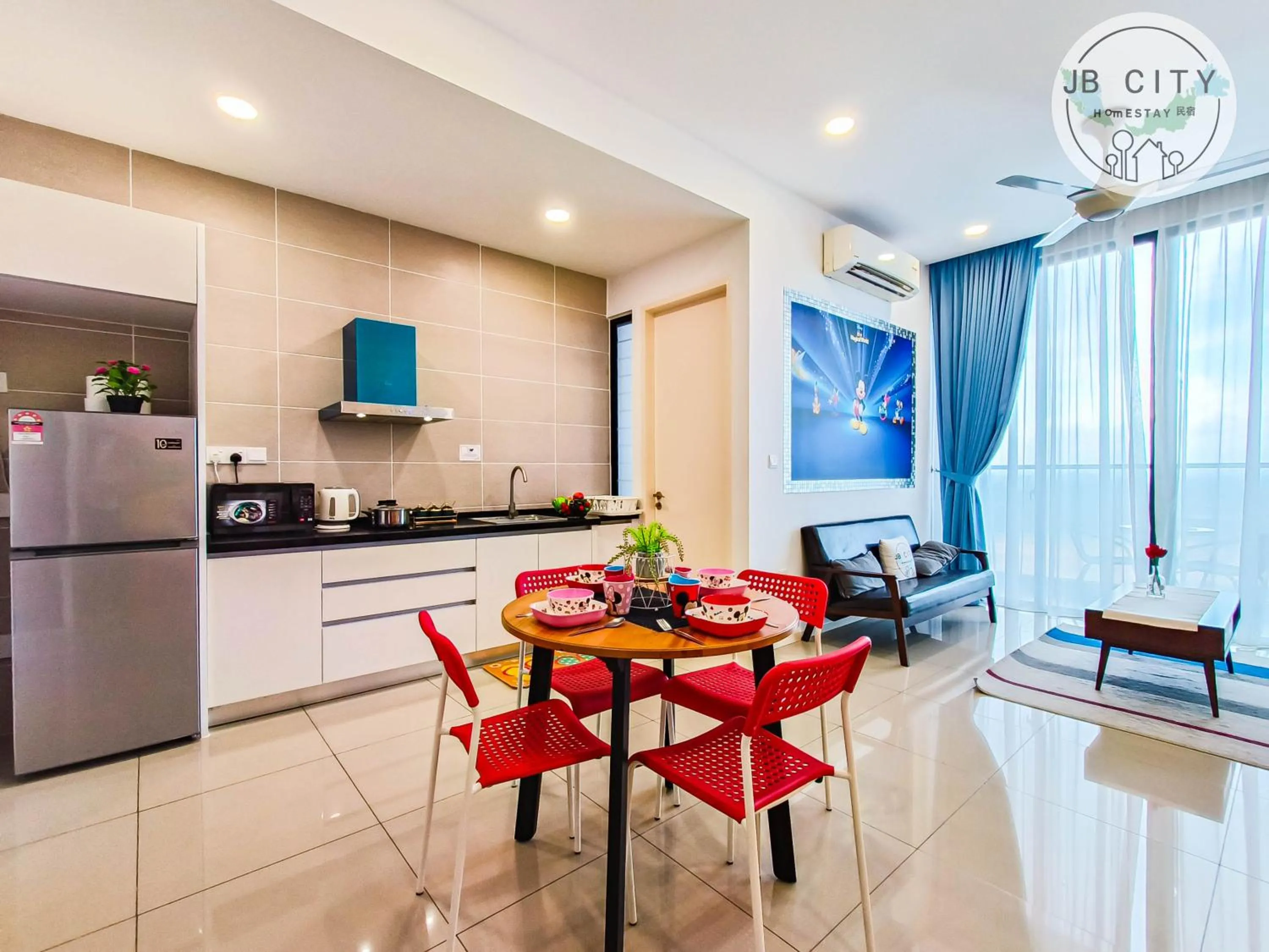 Kitchen or kitchenette in D'Pristine Suites by RR JBcity