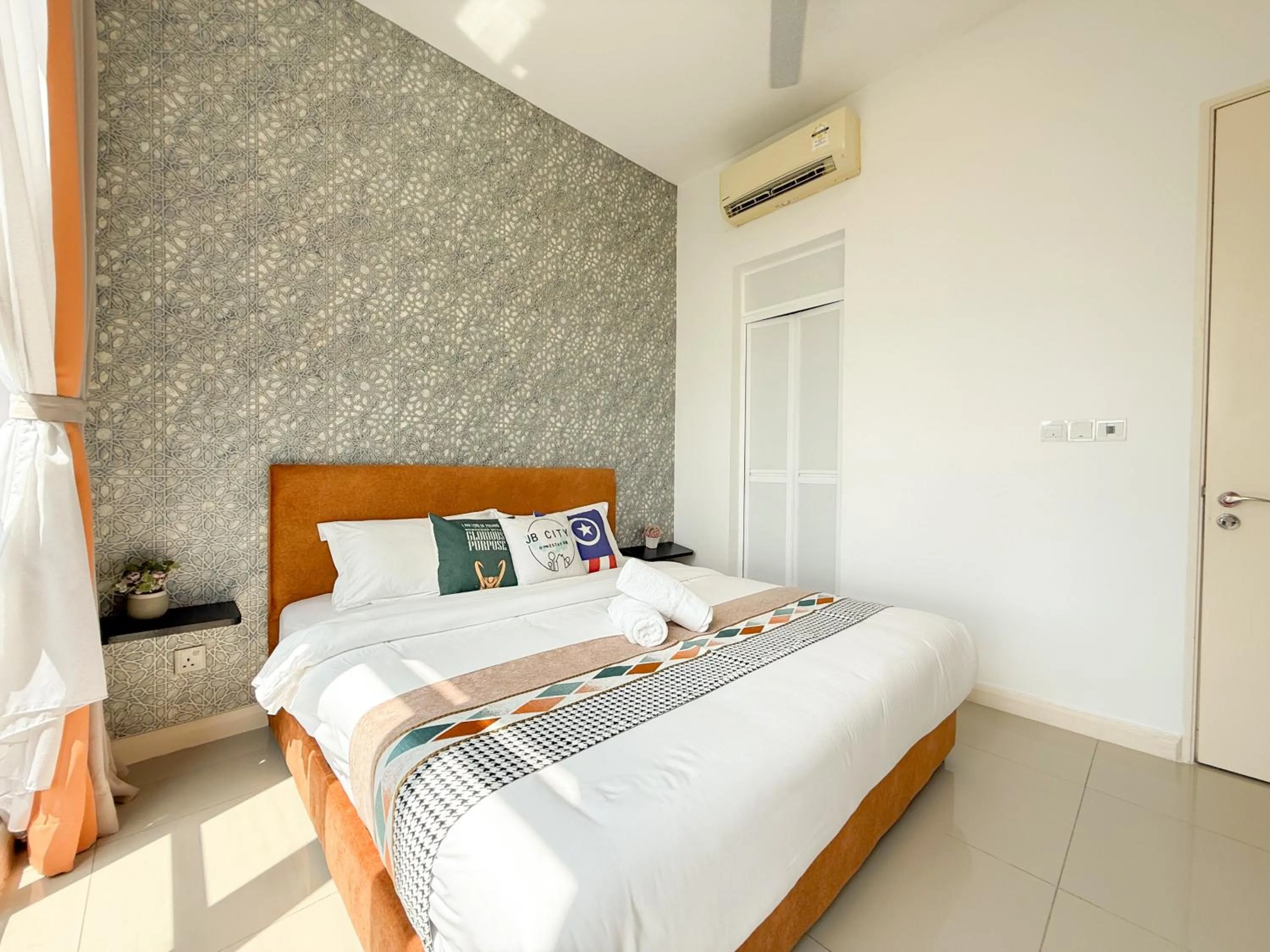 Bed in D'Pristine Suites by RR JBcity