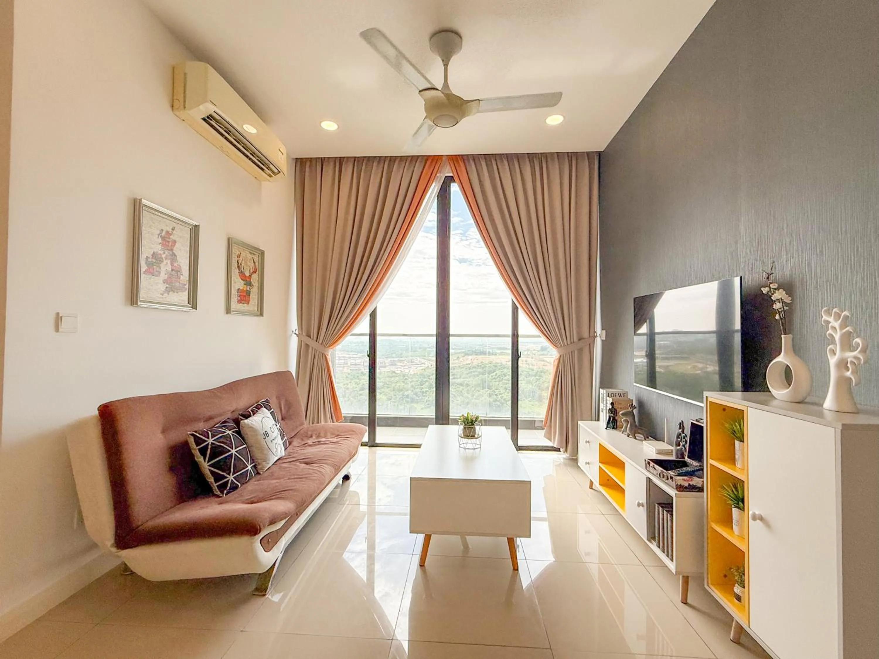 TV and multimedia in D'Pristine Suites by RR JBcity