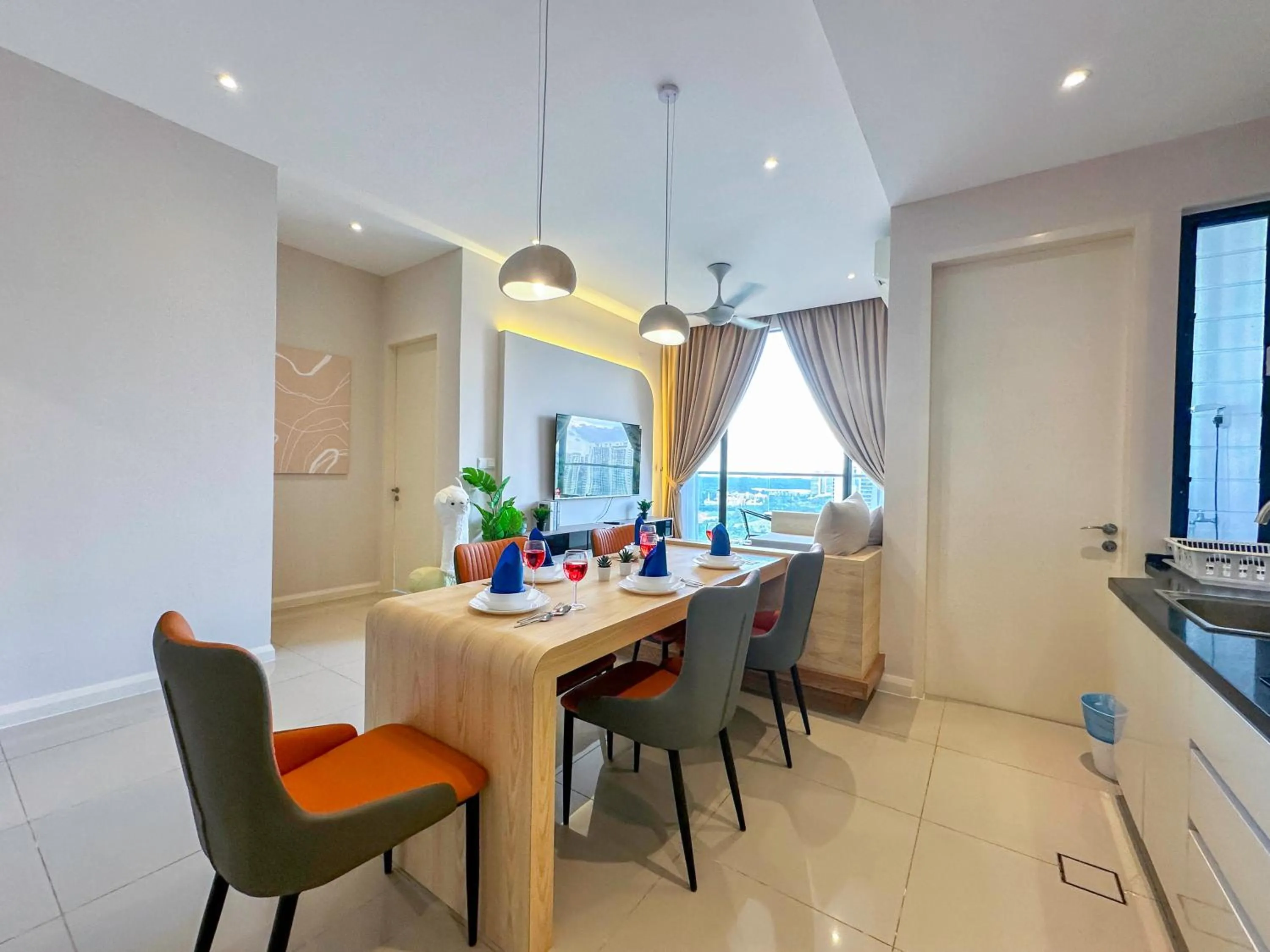 Living room in D'Pristine Suites by RR JBcity