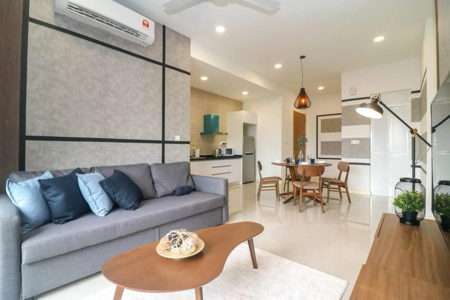 Living room in D'Pristine Suites by RR JBcity