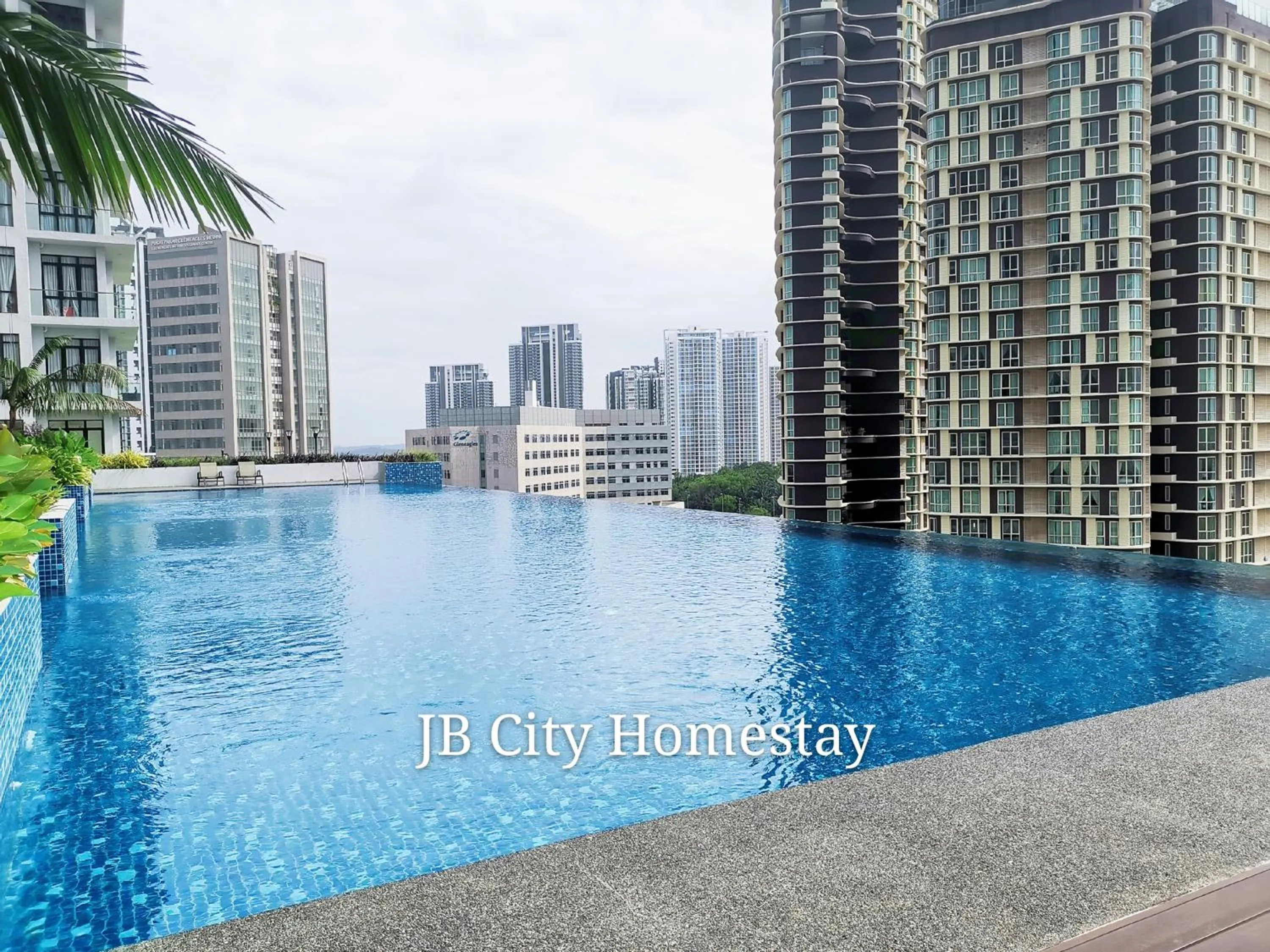 Swimming pool in D'Pristine Suites by RR JBcity