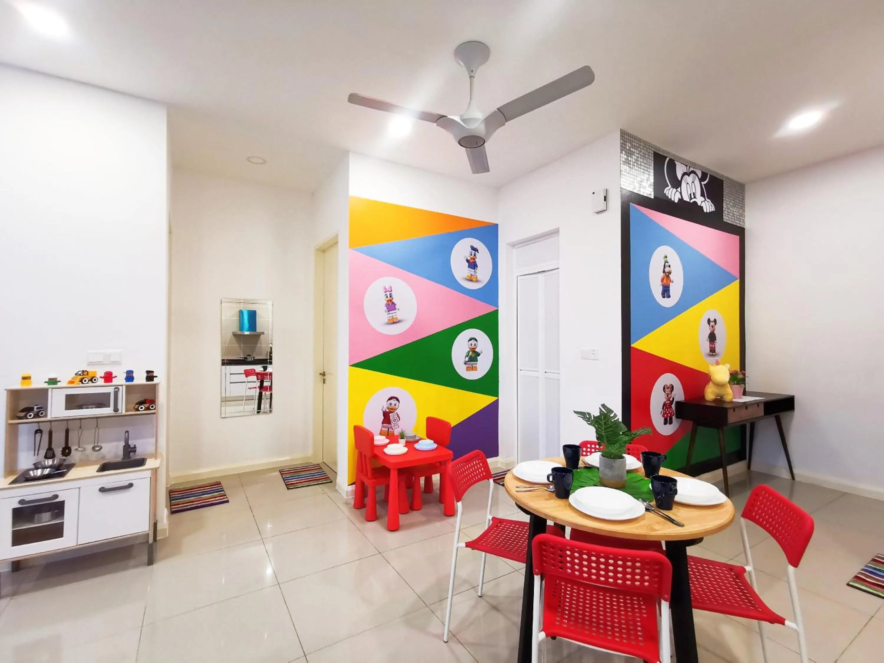 Living room in D'Pristine Suites by RR JBcity