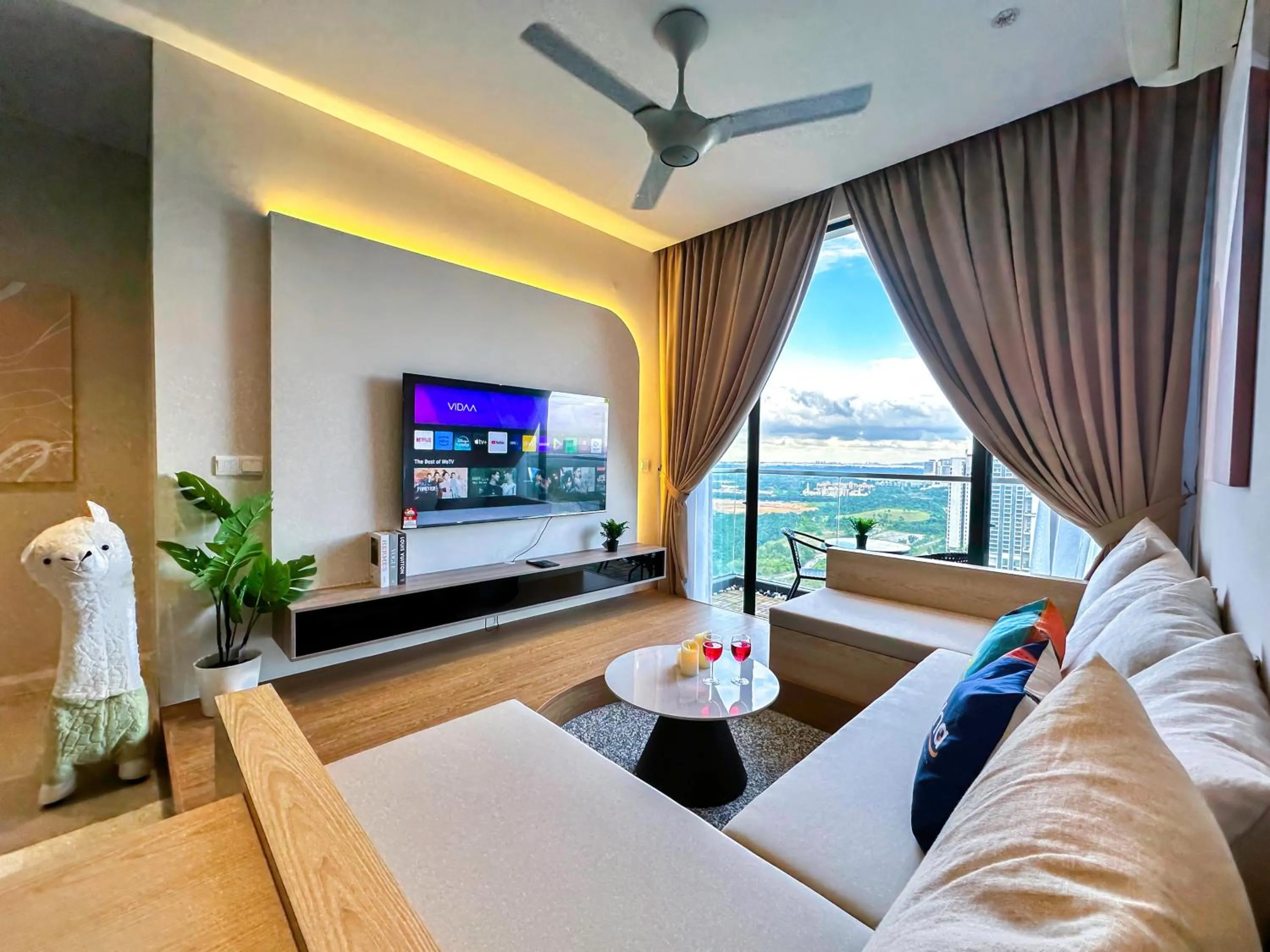 TV and multimedia in D'Pristine Suites by RR JBcity