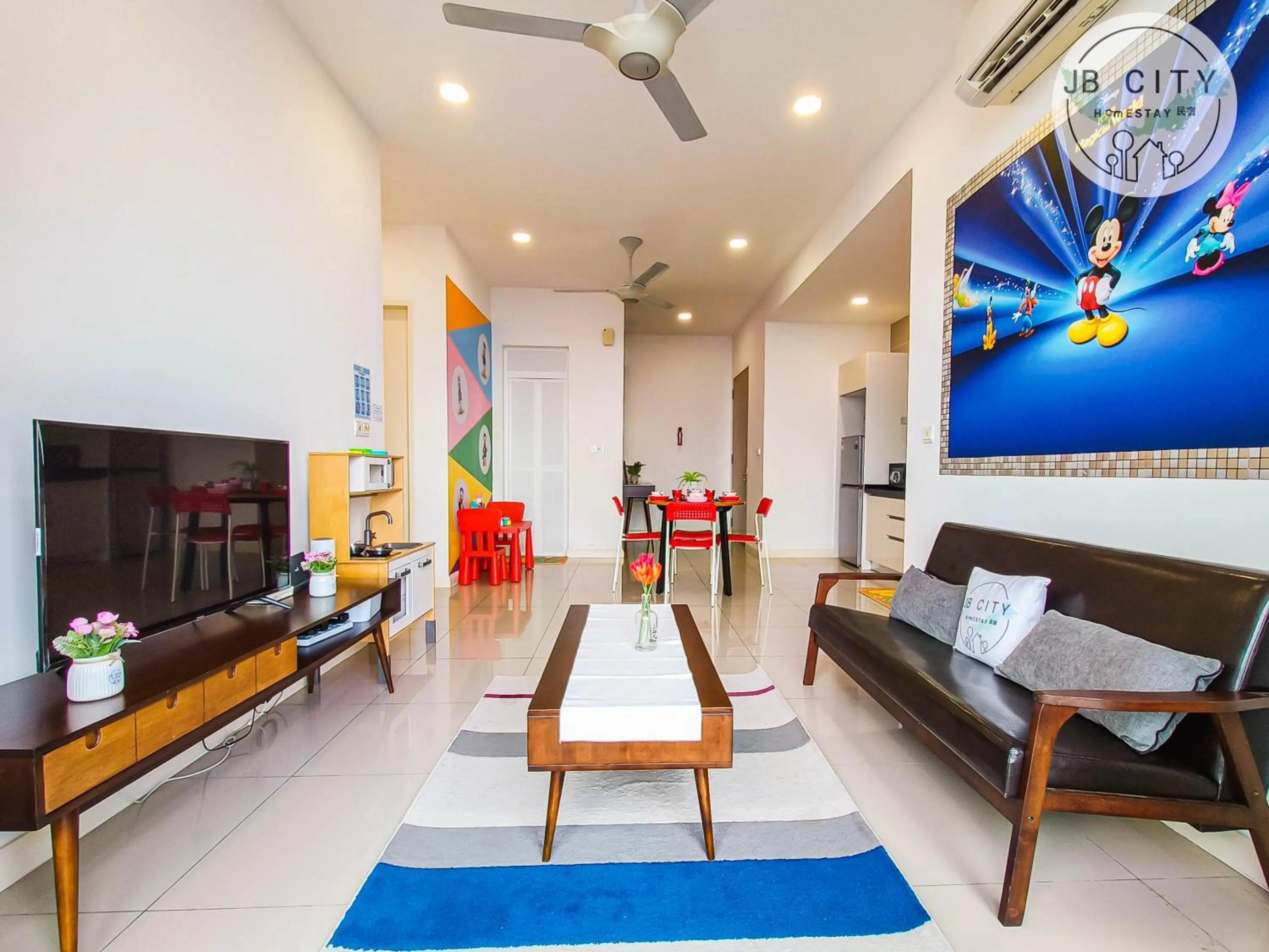 TV and multimedia in D'Pristine Suites by RR JBcity