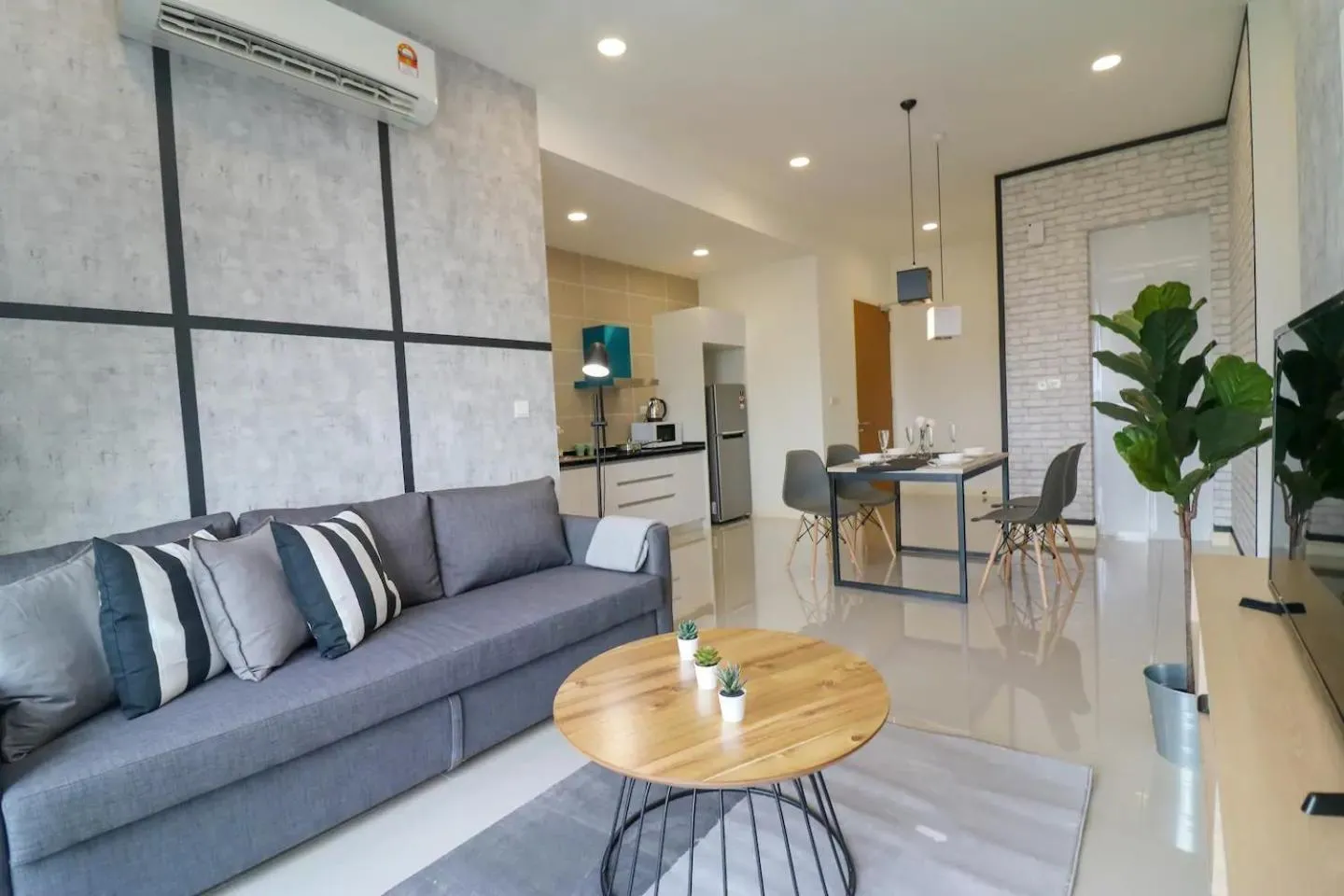 Living room in D'Pristine Suites by RR JBcity